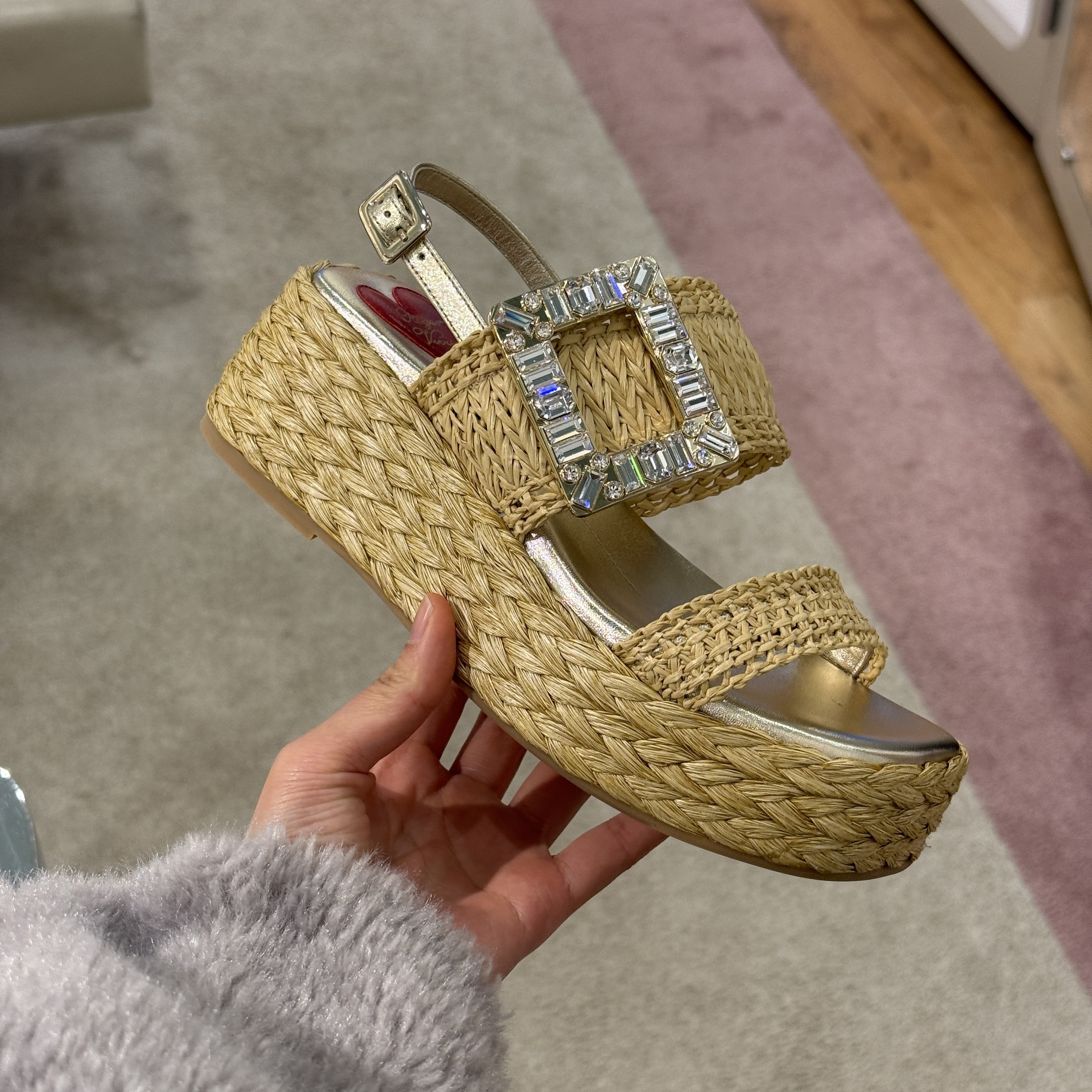 Roger Vivier RV summer strass raffia wedge sandals beige