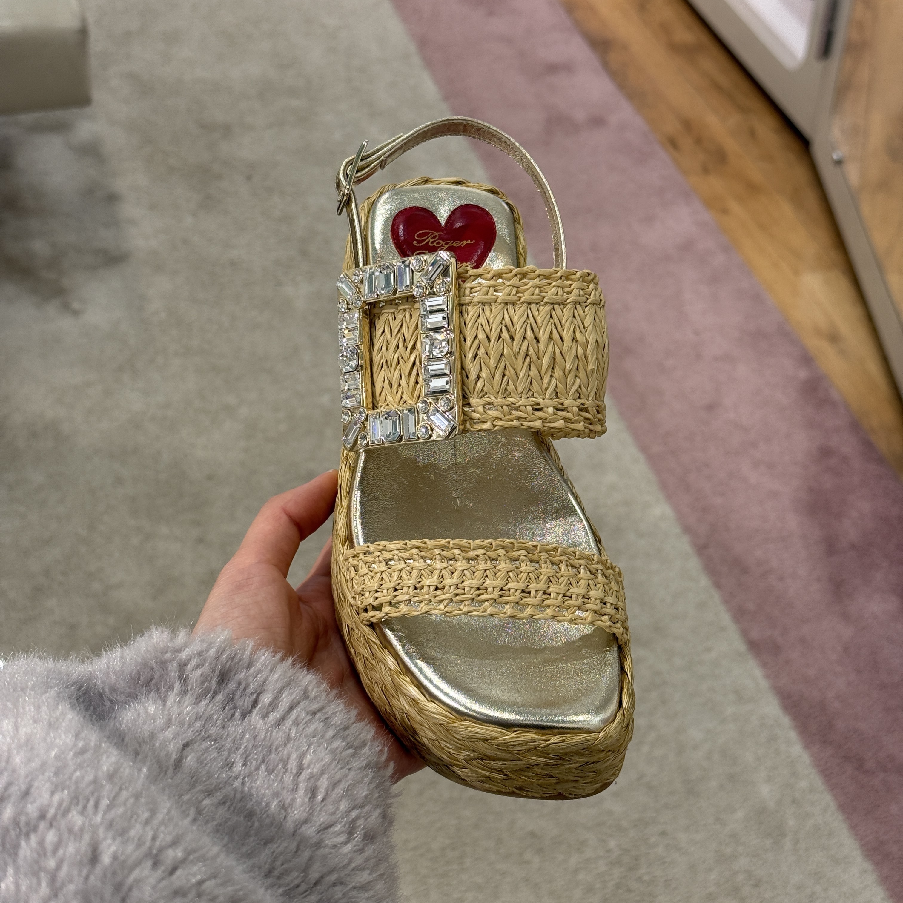 Roger Vivier RV summer strass raffia wedge sandals beige