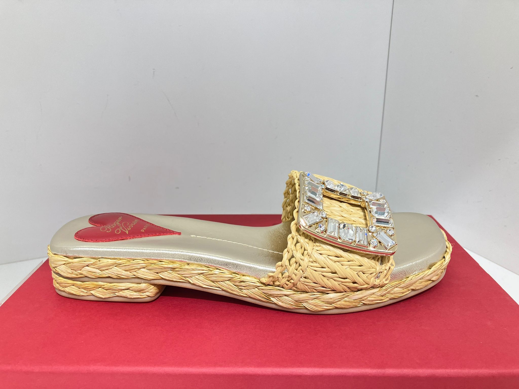 Roger Vivier RV summer strass raffia flats sandals beige