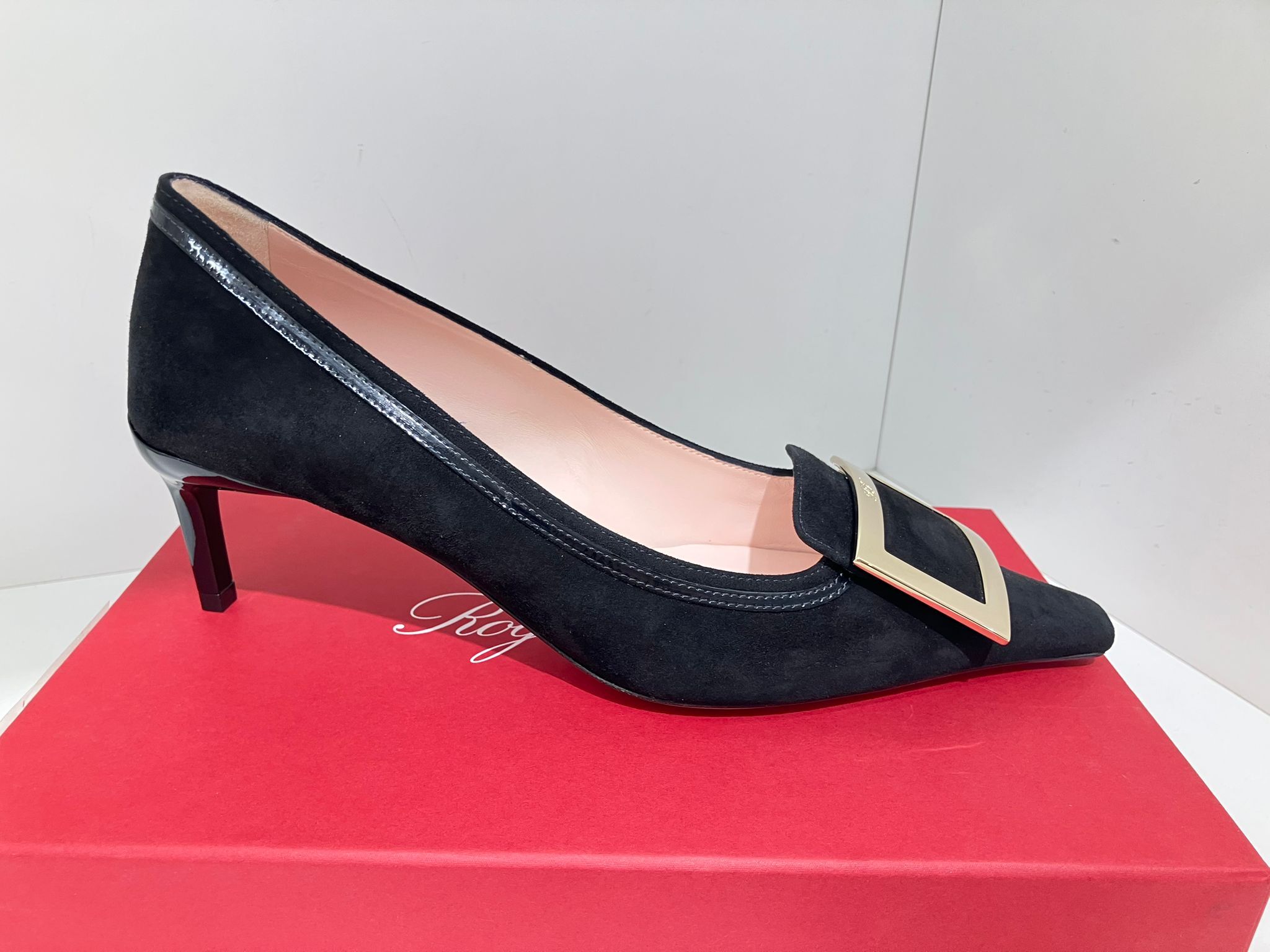 Roger Vivier Lacquered Decollet heels suede beige black 55m
