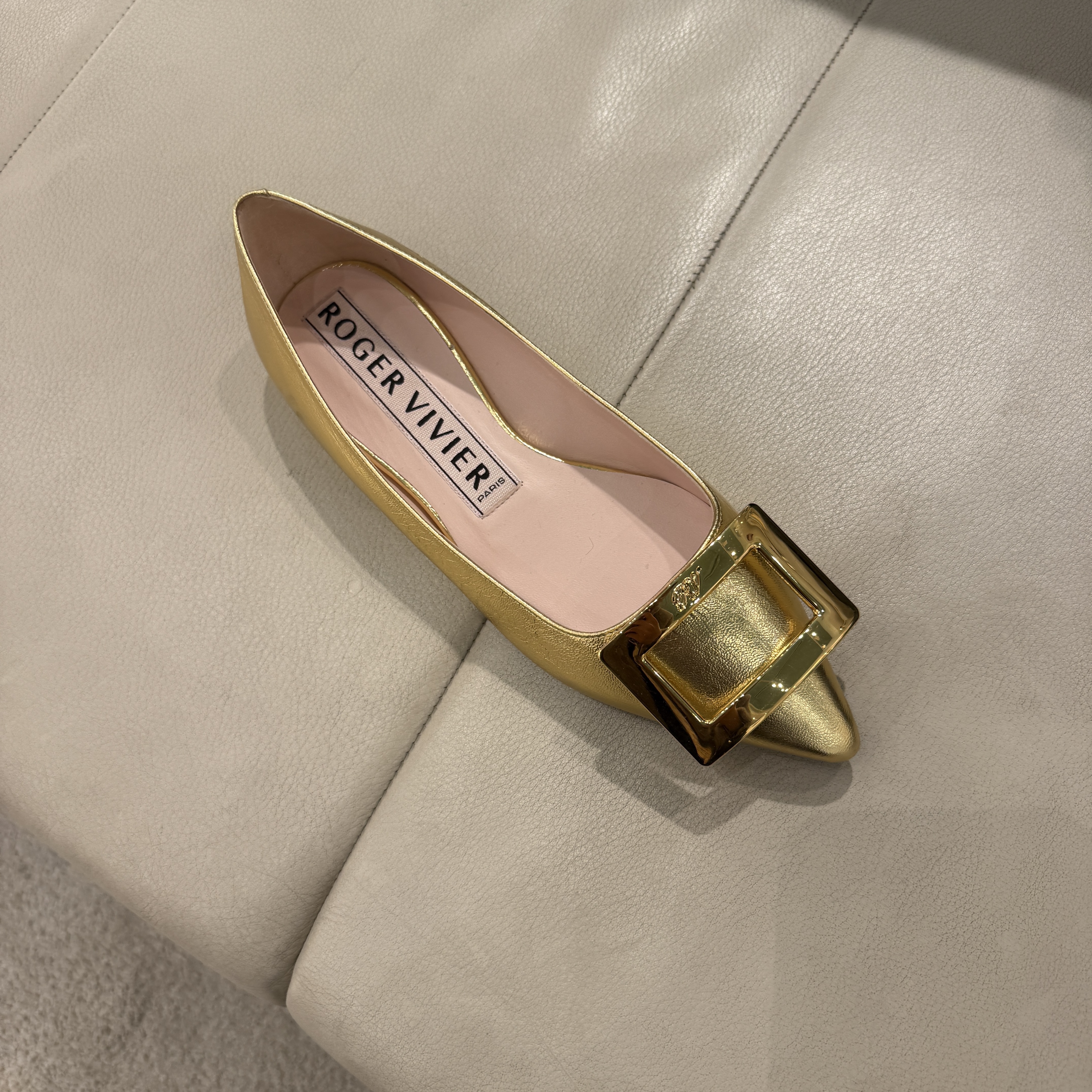 Roger Vivier gommettine ball flats gold