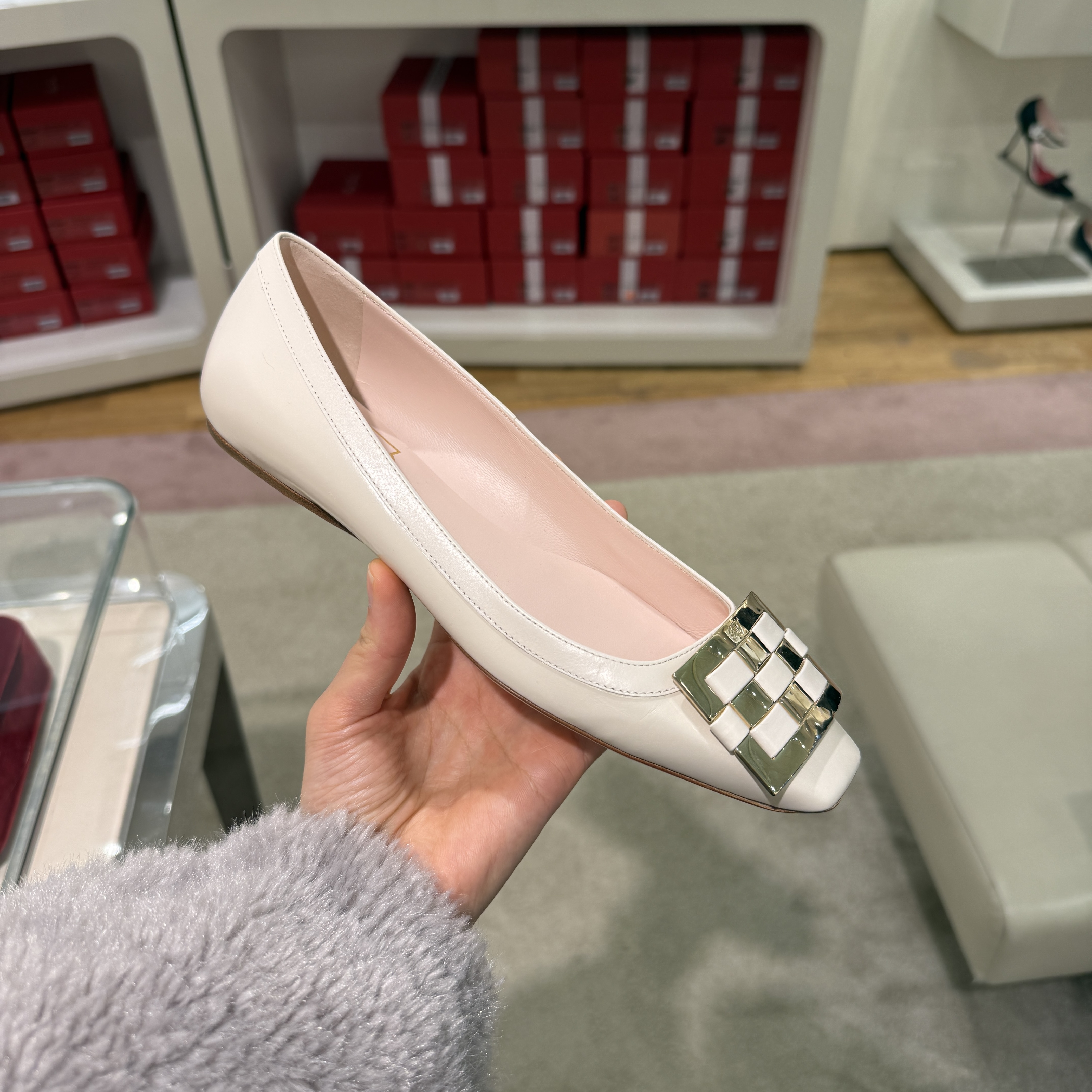 Roger Vivier RV classic trompette flats check white