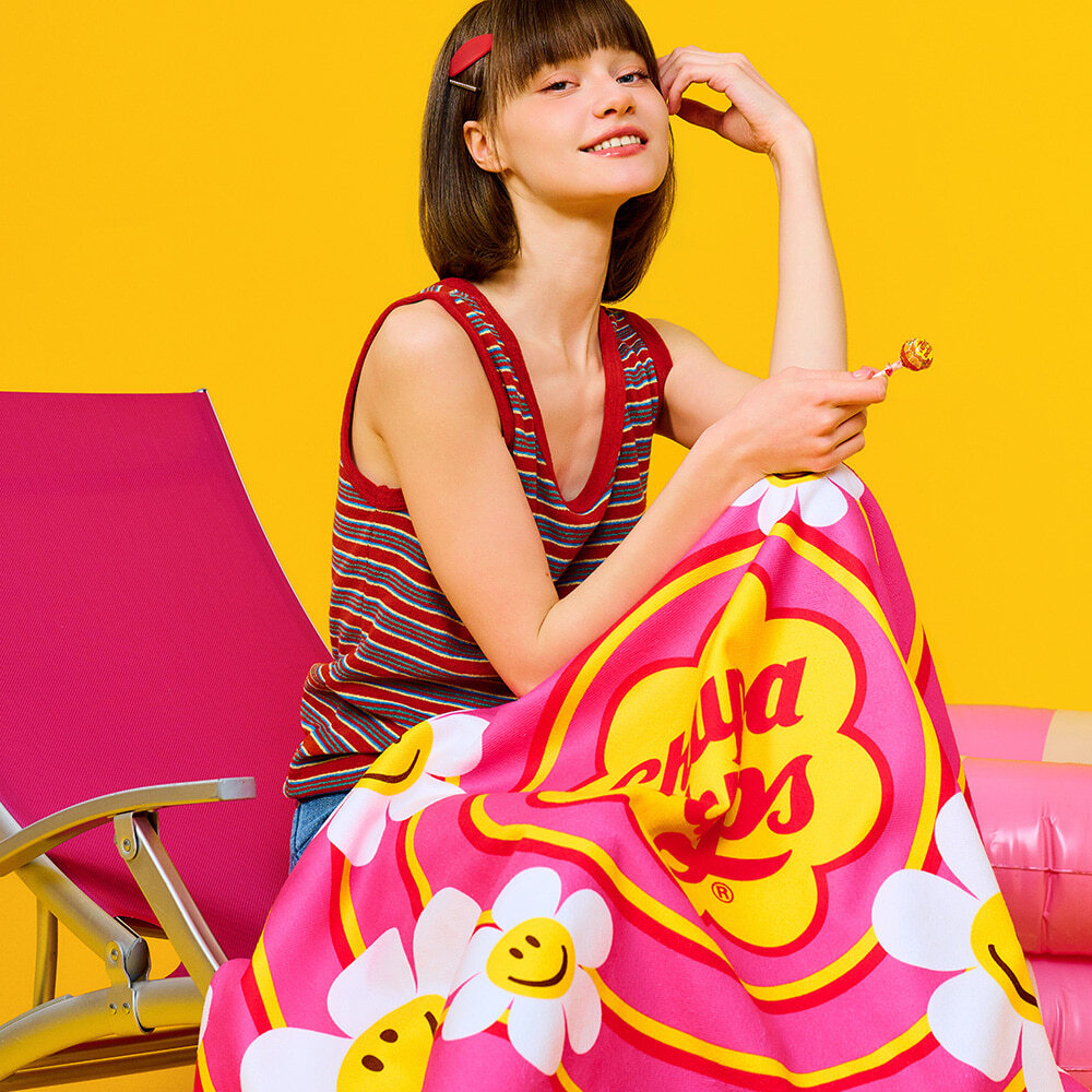 WIGGLE WIGGLE X CHUPA CHUPS Beach Towel