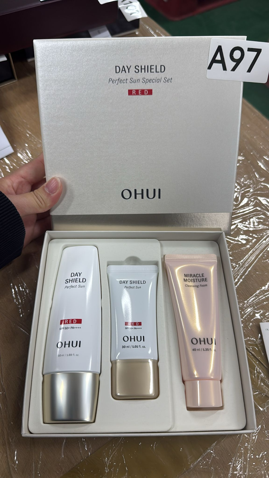 XO097 OHUI 歐惠紅防曬套 EXP: 05.2028