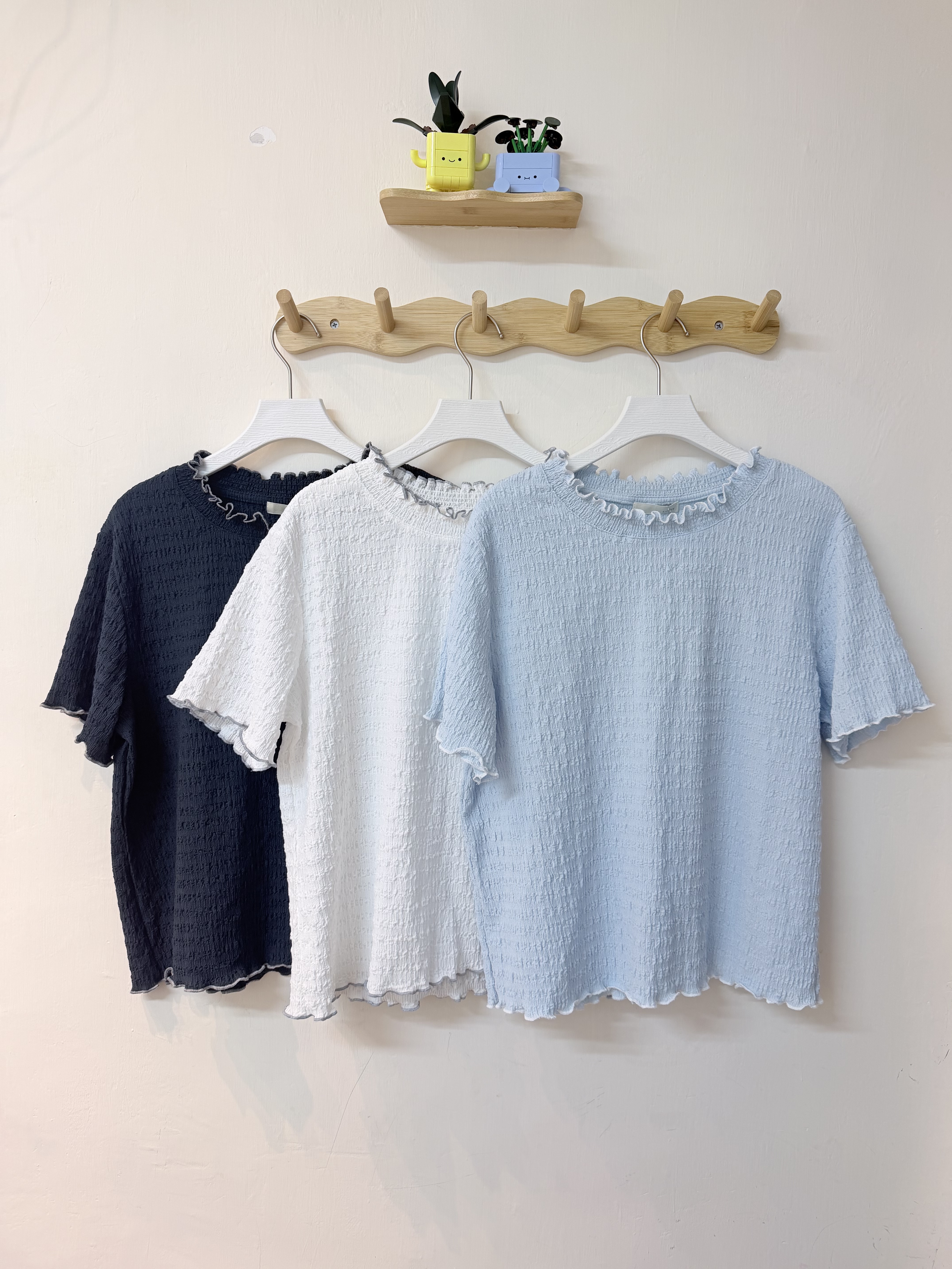 皺皺木耳邊撞色Top