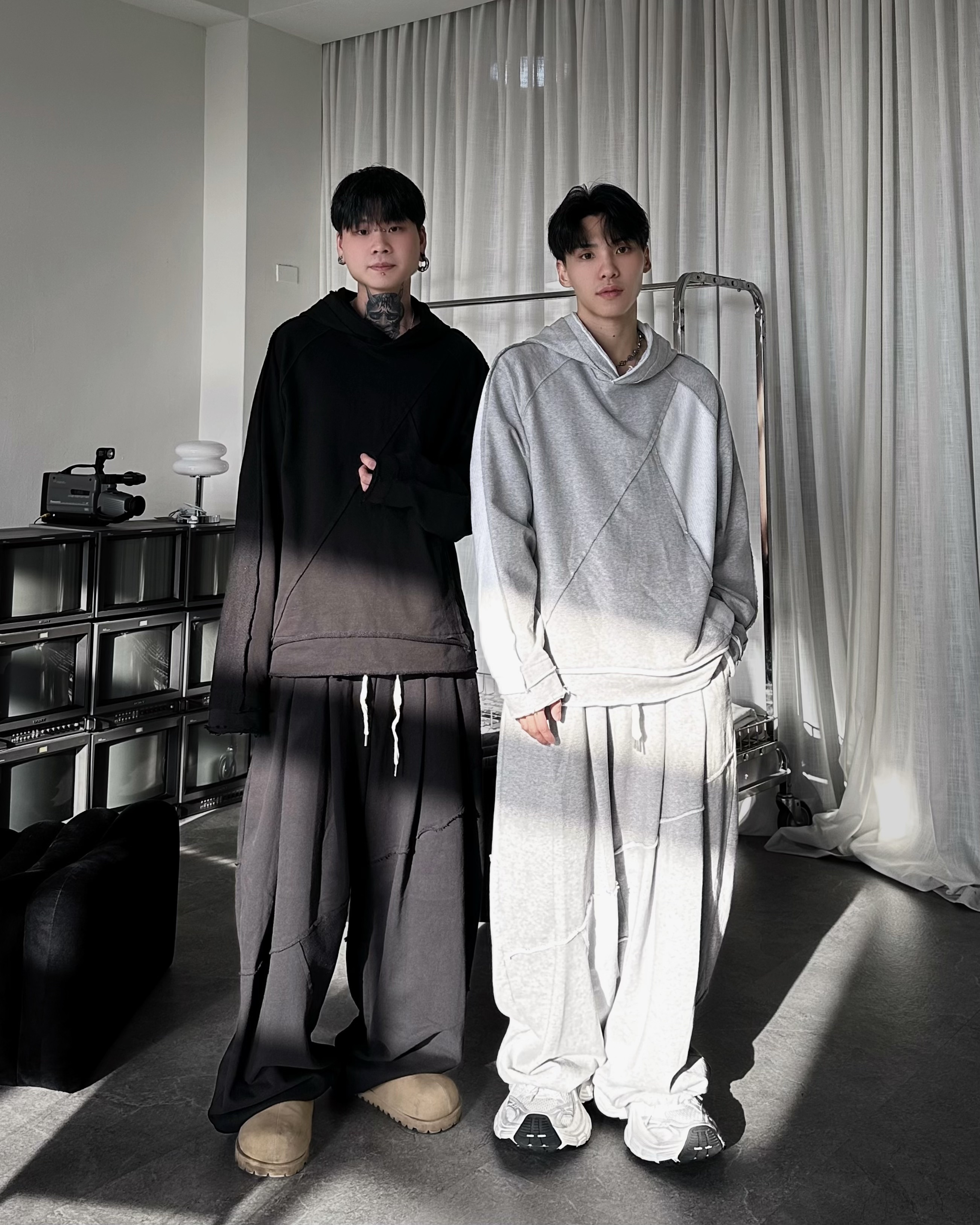 𝐇·𝐓·𝐒 韓國 反車線設計 不規則 拼接造型 寬鬆 情侶 長袖 帽t 棉套裝