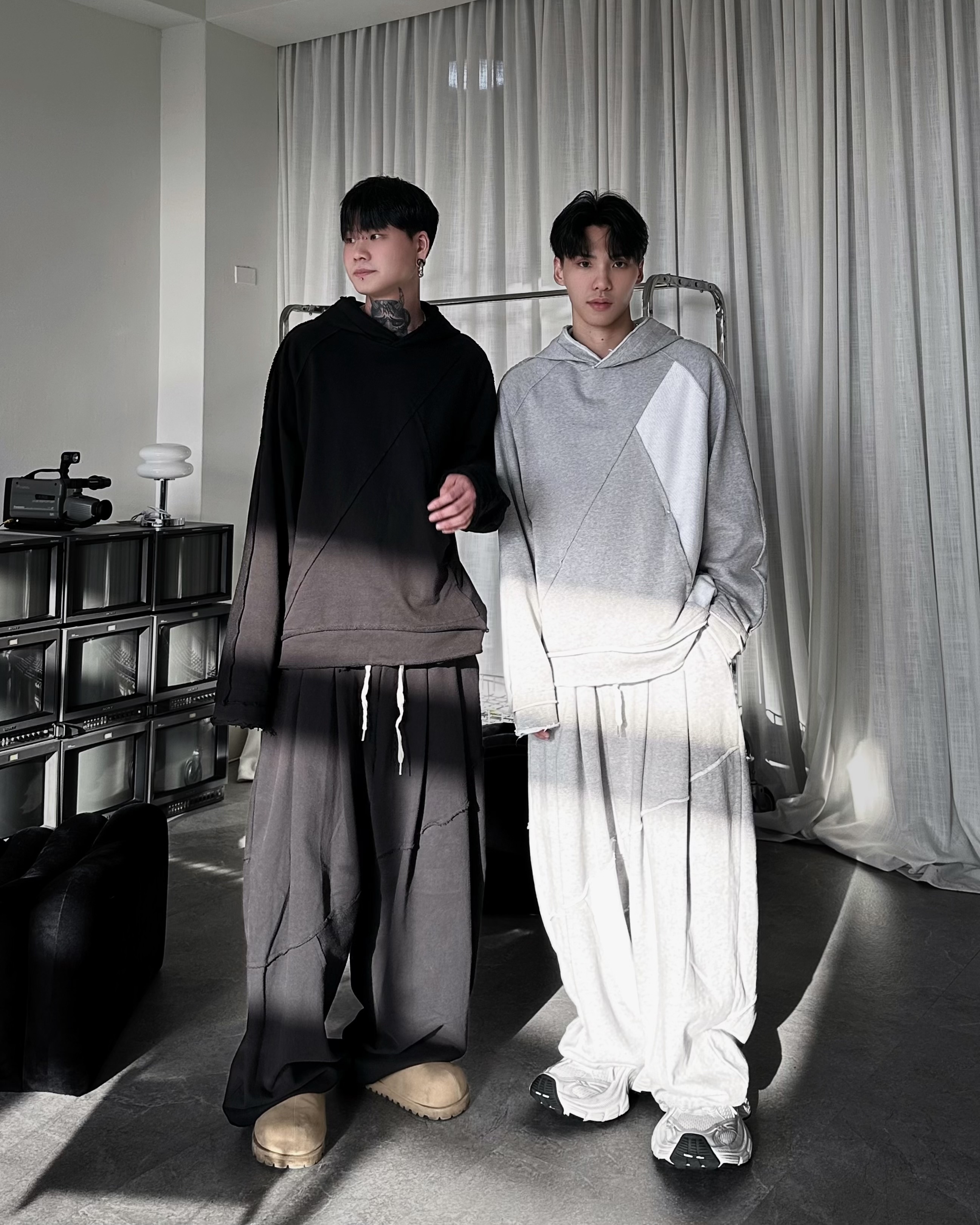 𝐇·𝐓·𝐒 韓國 反車線設計 不規則 拼接造型 寬鬆 情侶 長袖 帽t 棉套裝