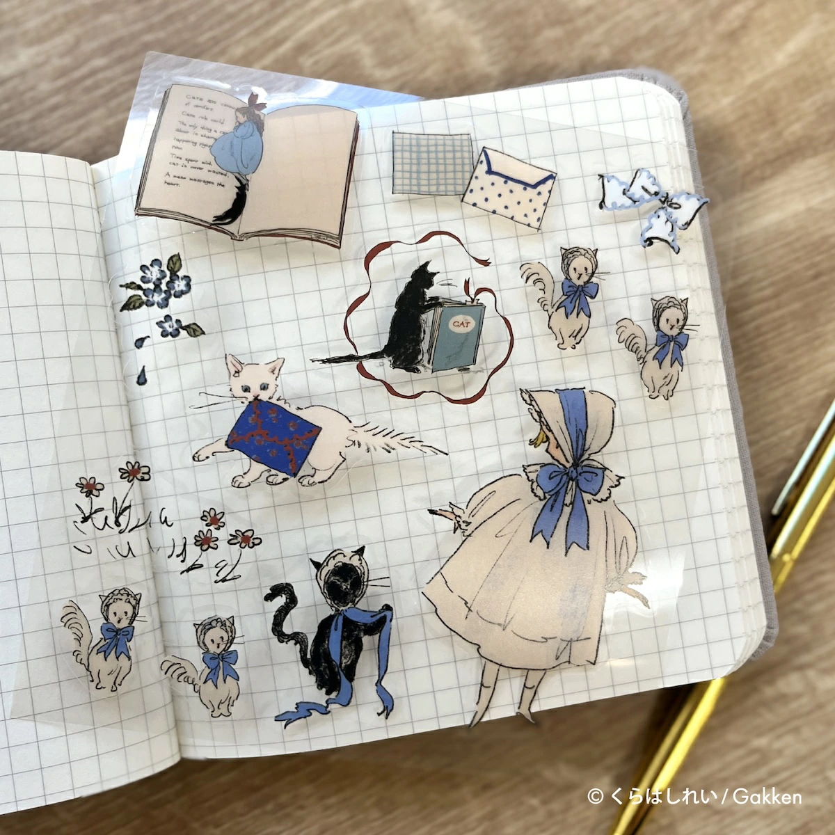 藍色 女孩與貓咪 透明防水貼紙｜日本 倉橋伶衣