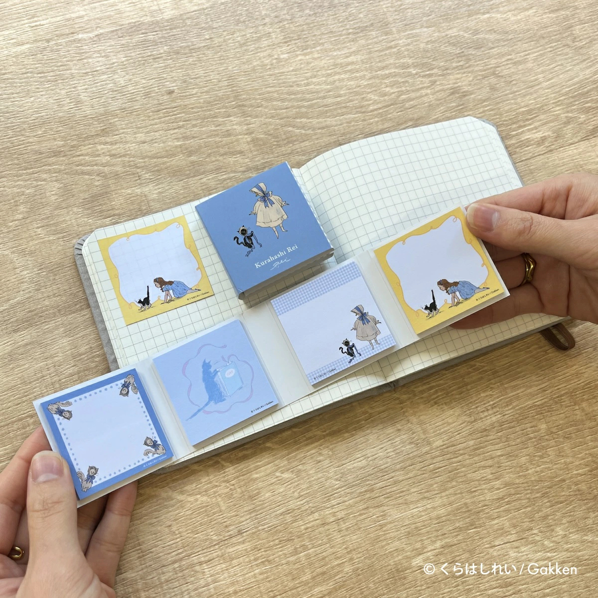 藍色 貓咪與女孩 80枚 書型便利貼 memo｜日本 倉橋伶衣