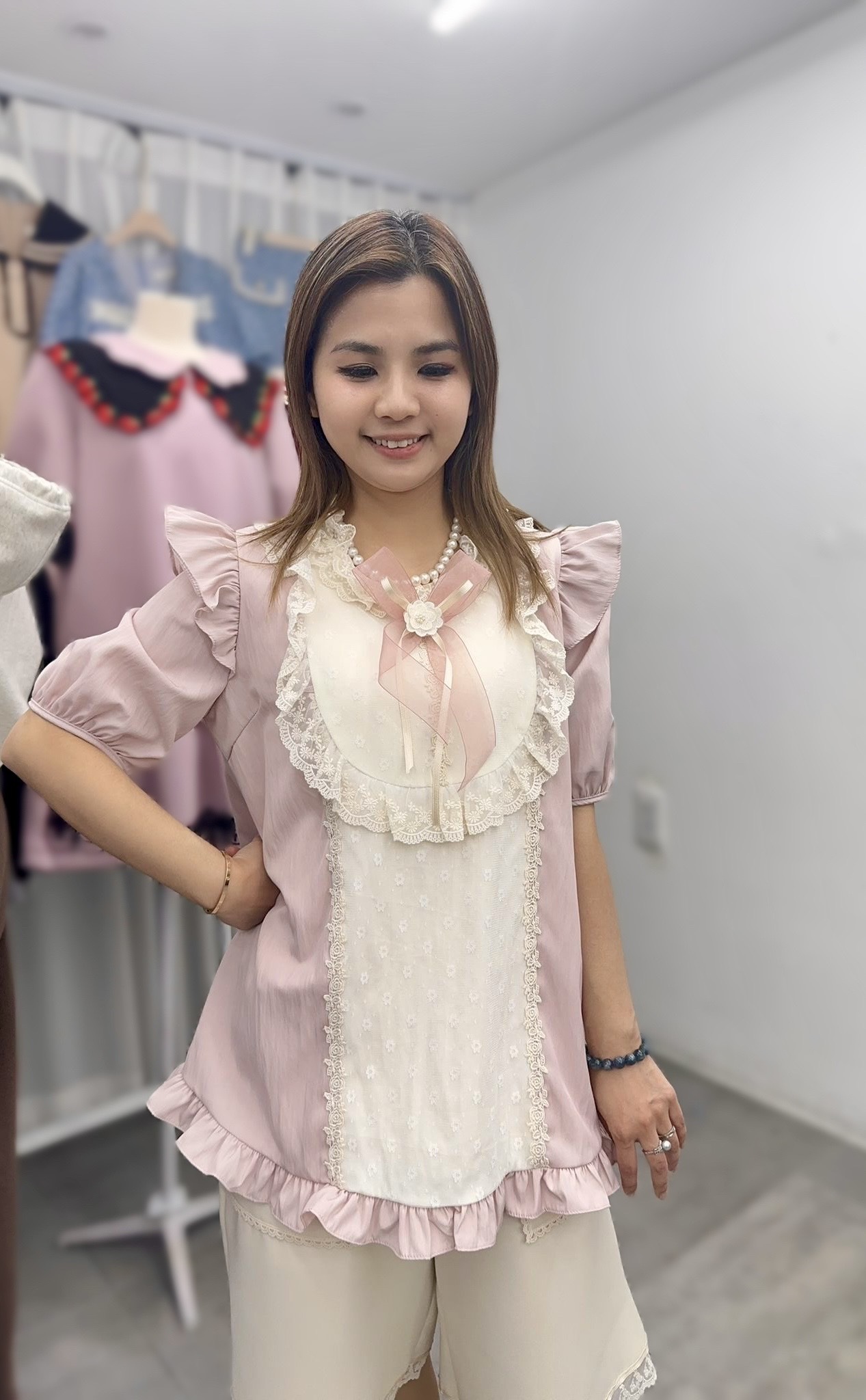 P73 胸42 長26 $509 (一口價)