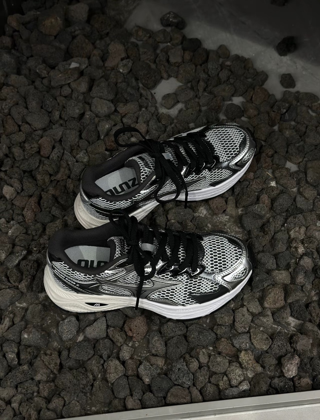 [預訂] MIZUNO Racer S | 深灰銀