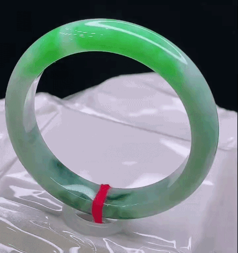 324435 51.5mm冰糯陽綠飄花翡翠手鐲 (50-52)