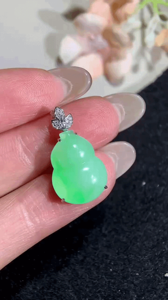 3242229 翡翠飄綠葫蘆吊墜