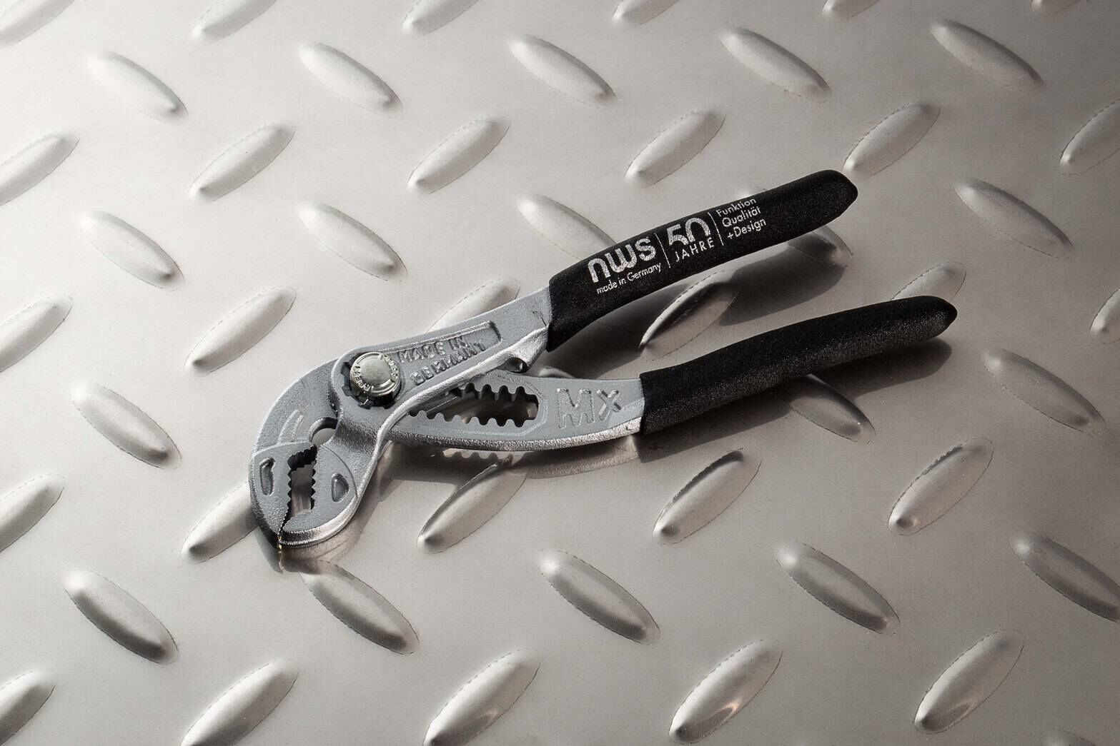 NWS｜水管鉗135mm黑色 1660-42-135BK