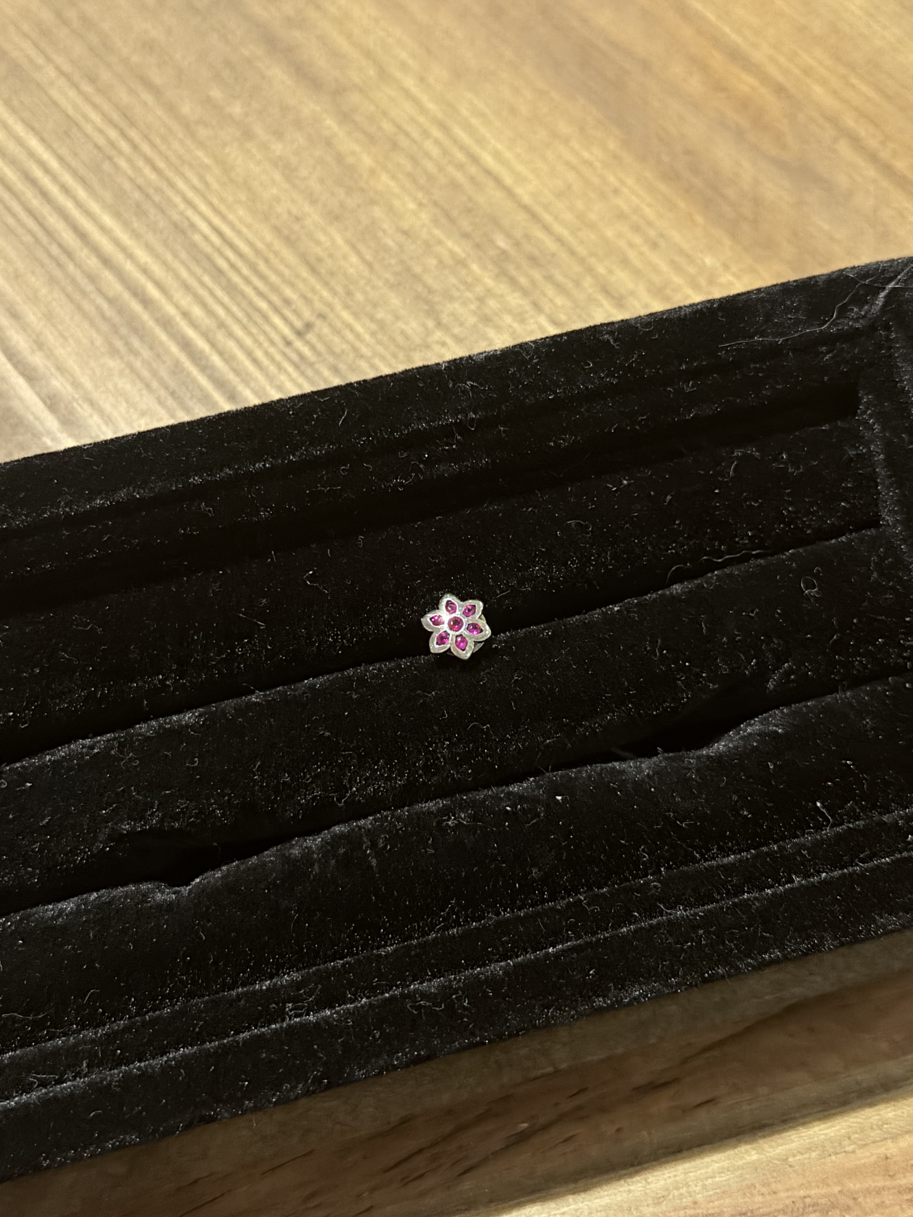 Cutout Rosette Stud w/Rubies