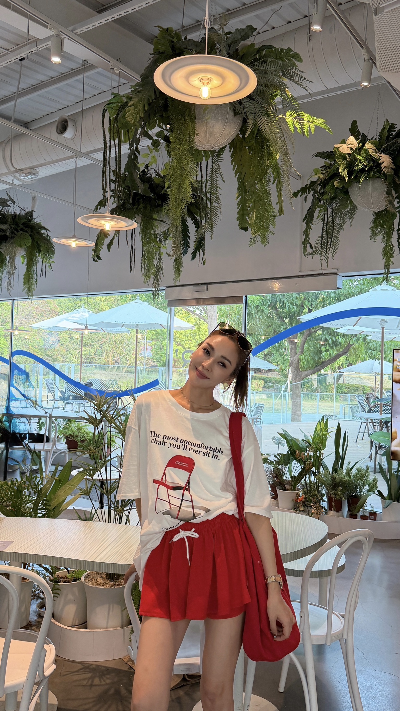 紅椅子春款大學Ｔ