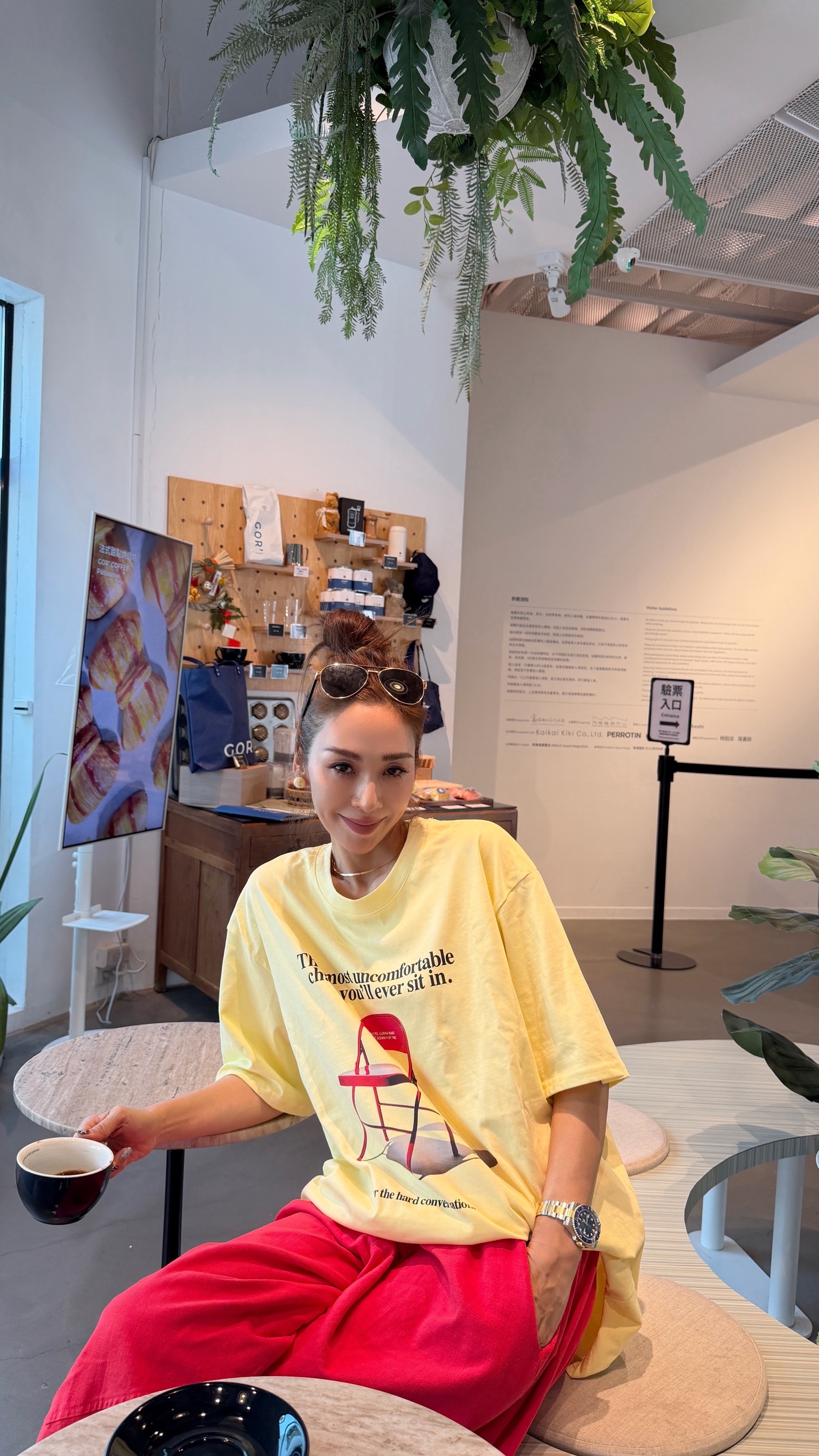 紅椅子春款大學Ｔ