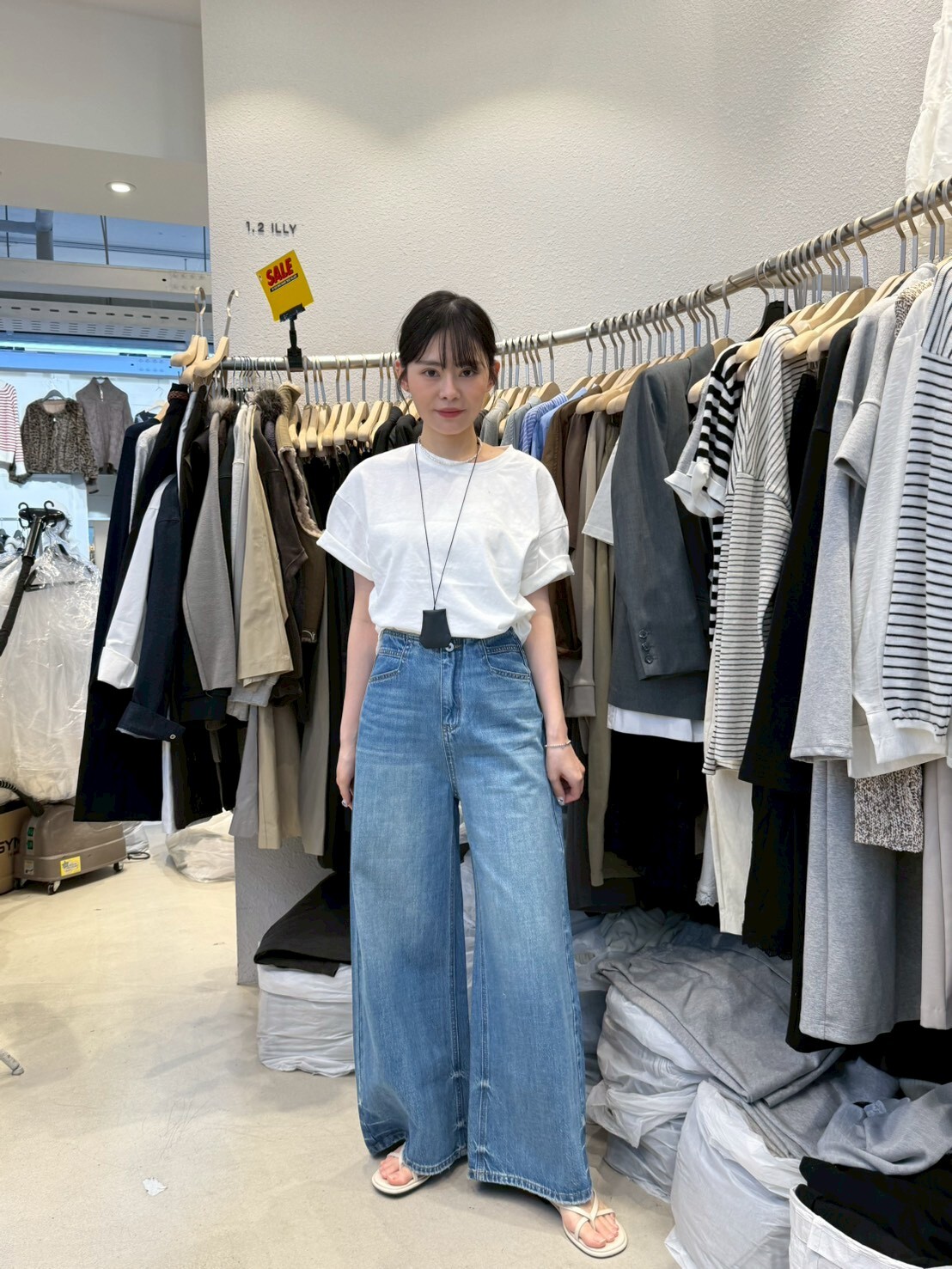 1L6005 小開叉寬鬆T