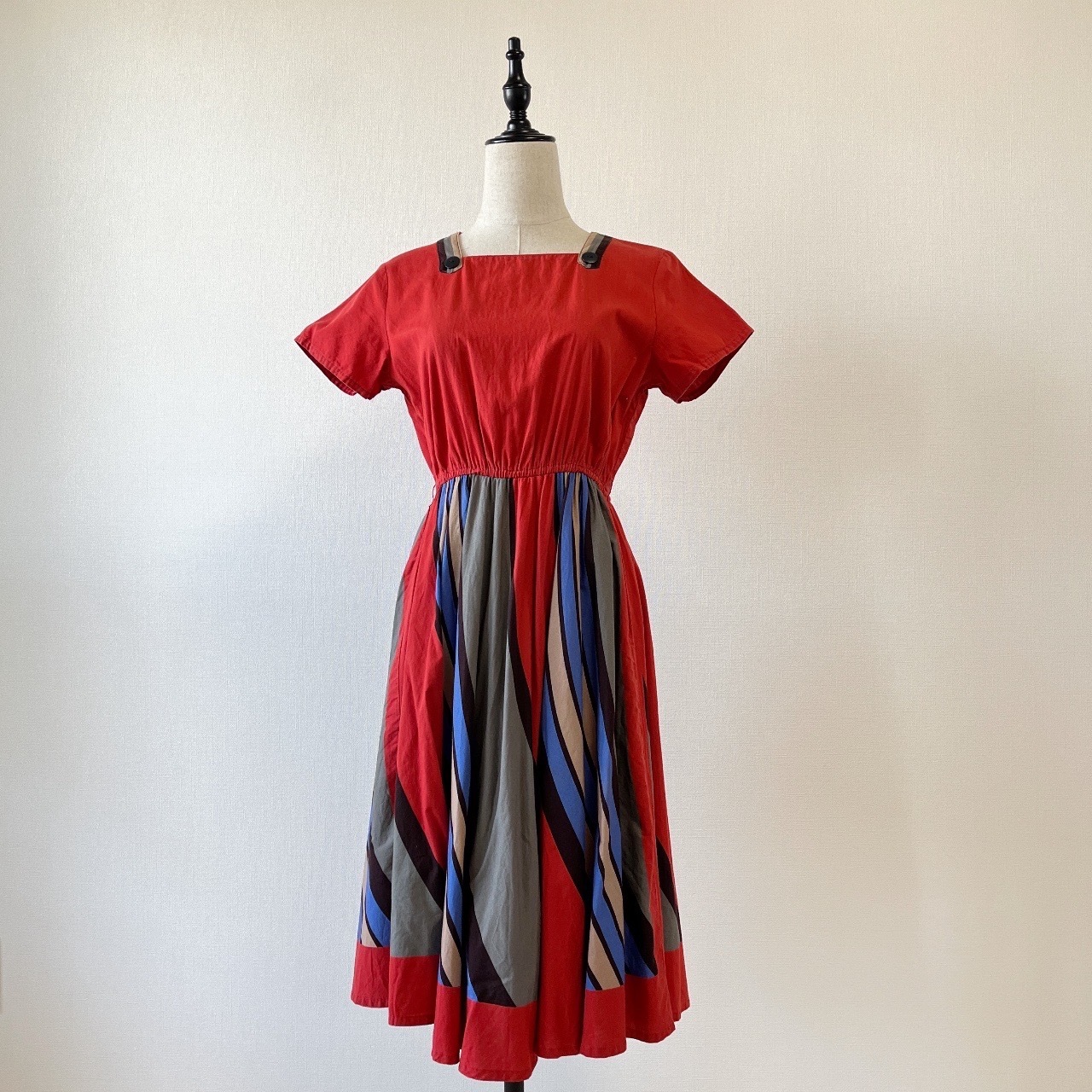 日本製紅色視覺藝術圖案綿質連身裙