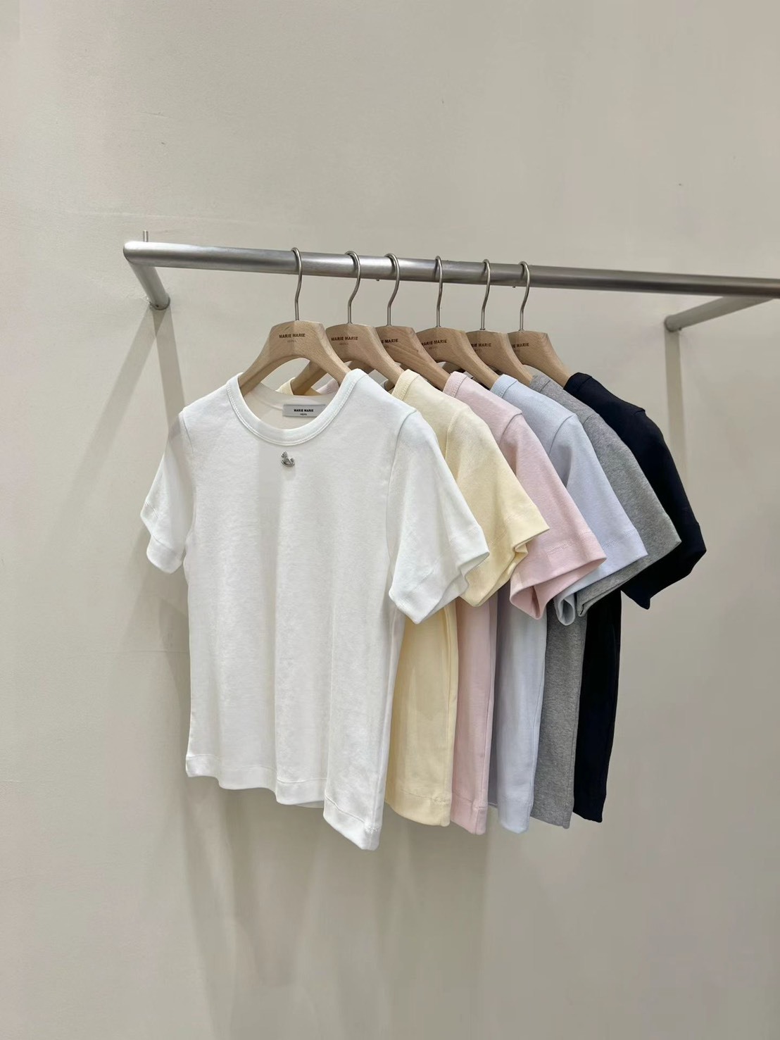 Marie-Marie 精緻小馬金屬合身 TEE(特)