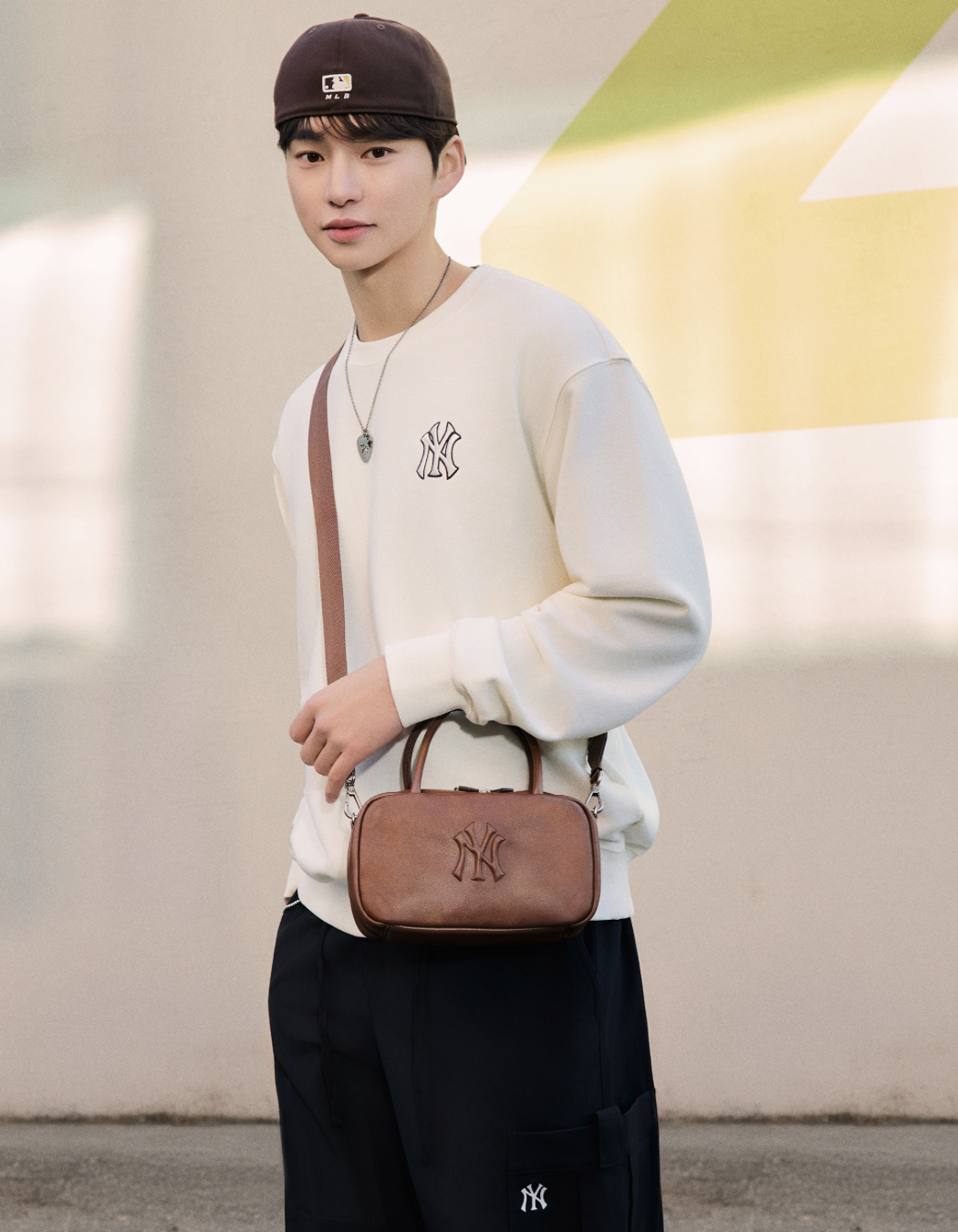 【入LIVECODE一件減至$568😱🔥！】【MLB】Basic vintage logo cross bag New York Yankees