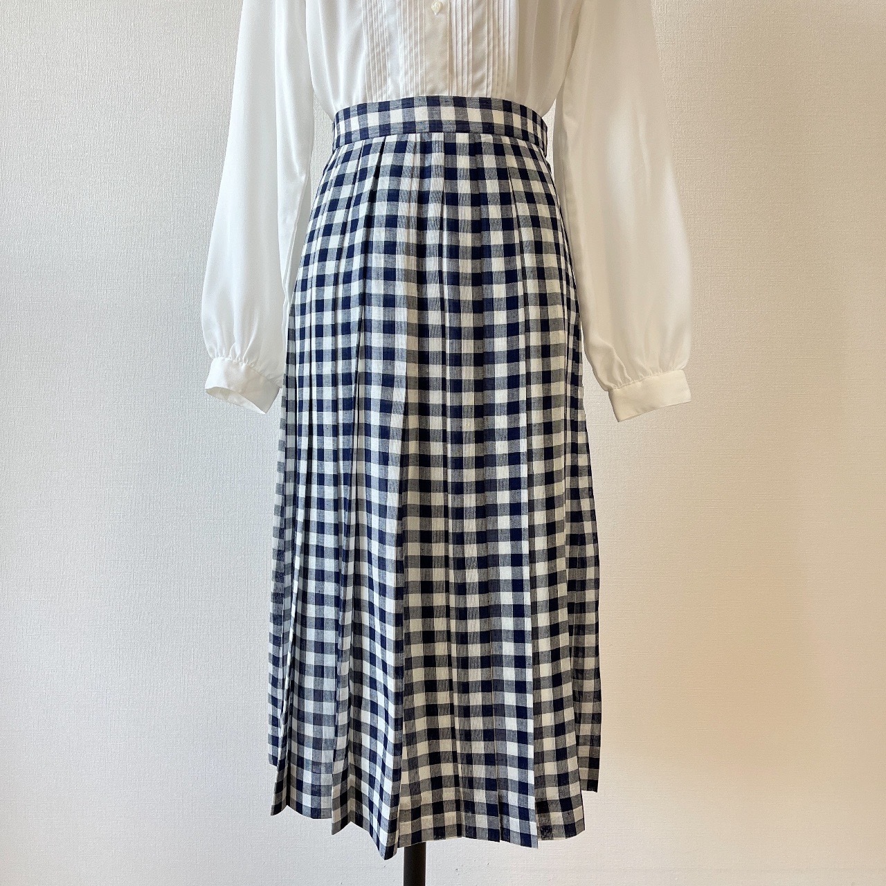 藍白色格紋百摺裙