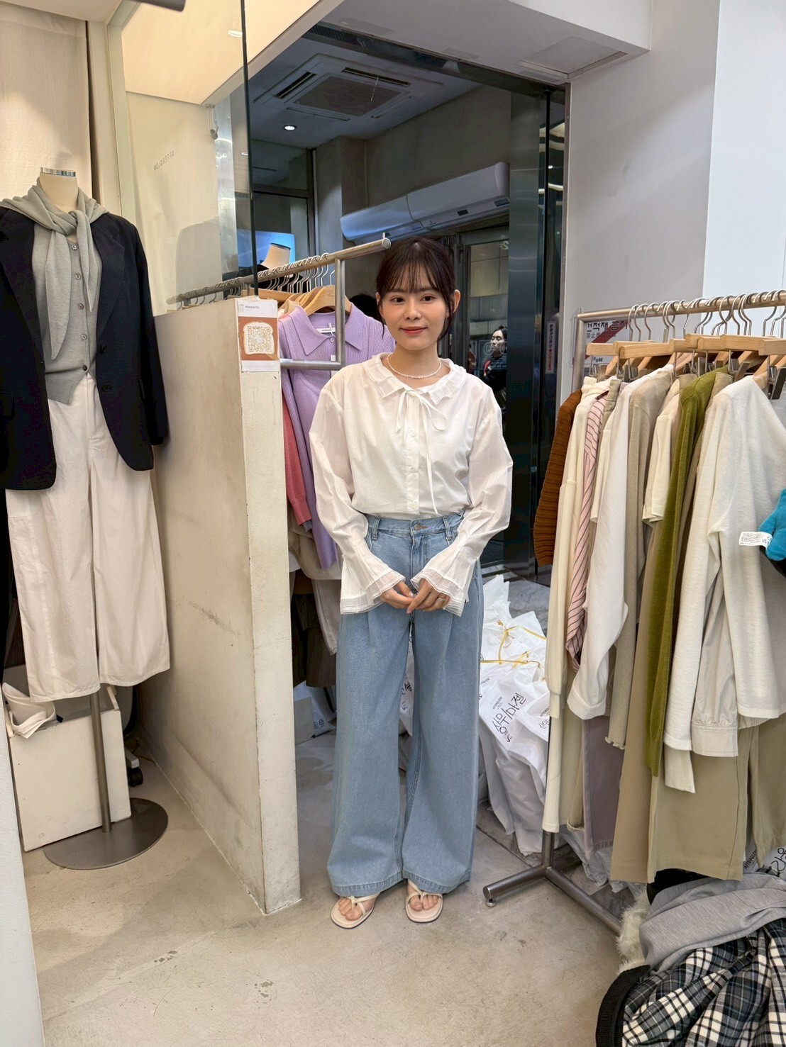 AW6022 蕾絲高領綁帶襯衫