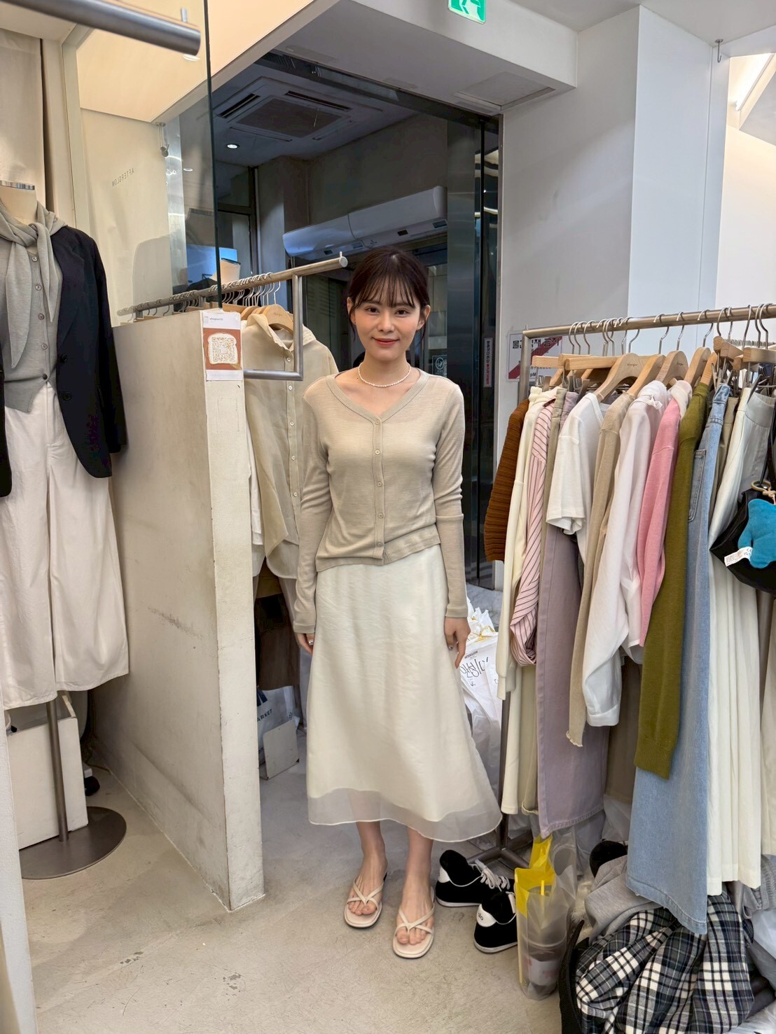 AW6025 柔軟V領針織開胸小外套