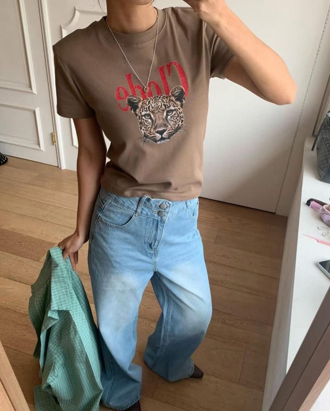 【時髦穿搭必備花豹字母設計棉tee】（現貨）