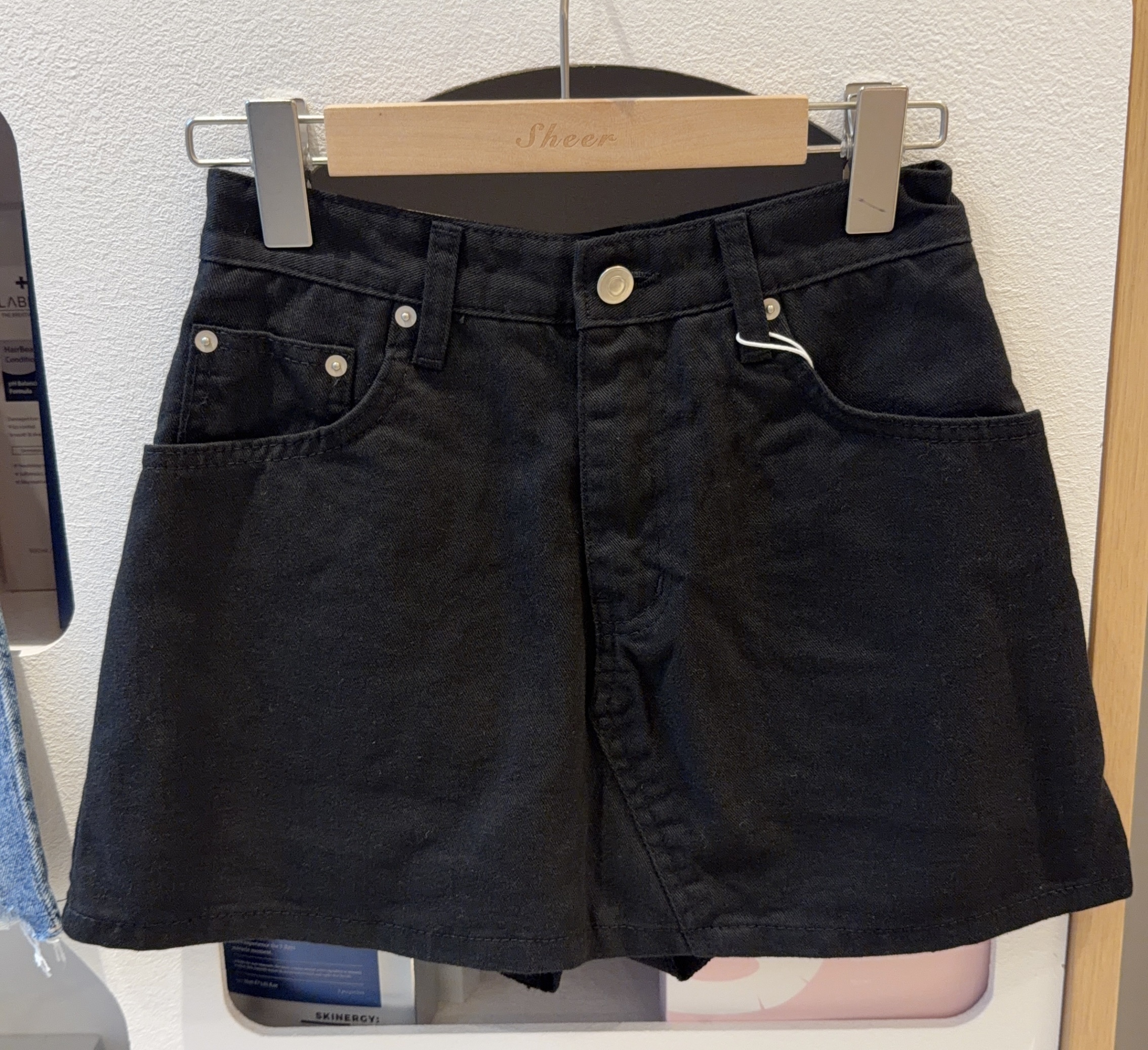 A Cut 黑色牛仔料裙褲