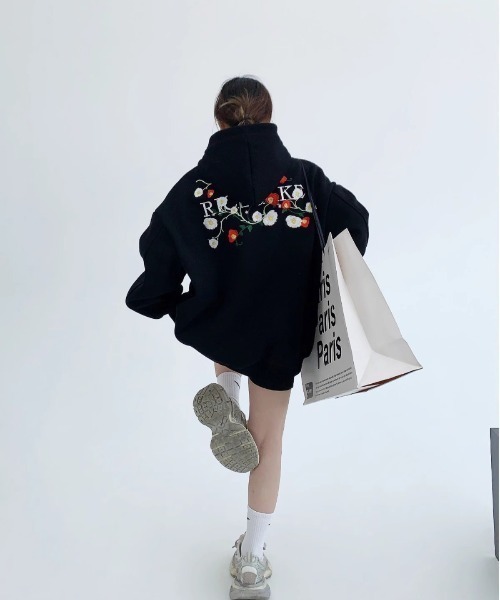 【預購】J0328603 CREARE -LINO- 花朵刺繡連帽衛衣 黑色 M碼