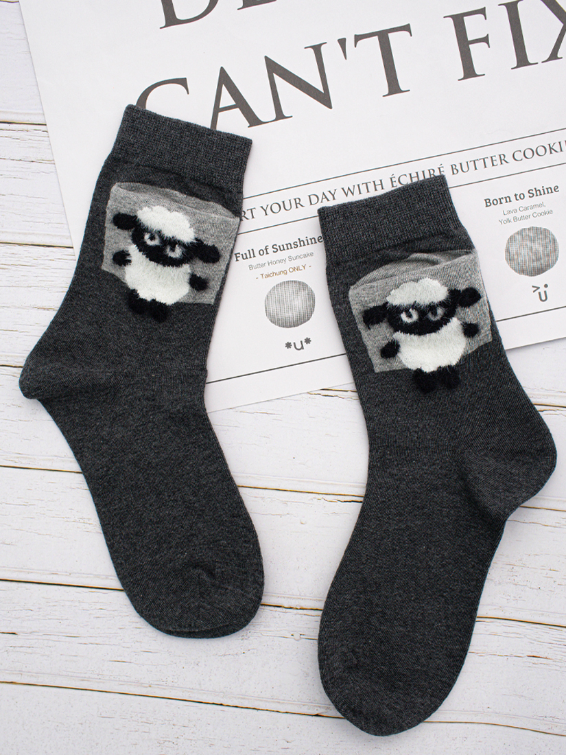 黑綿羊絨毛口袋中筒襪