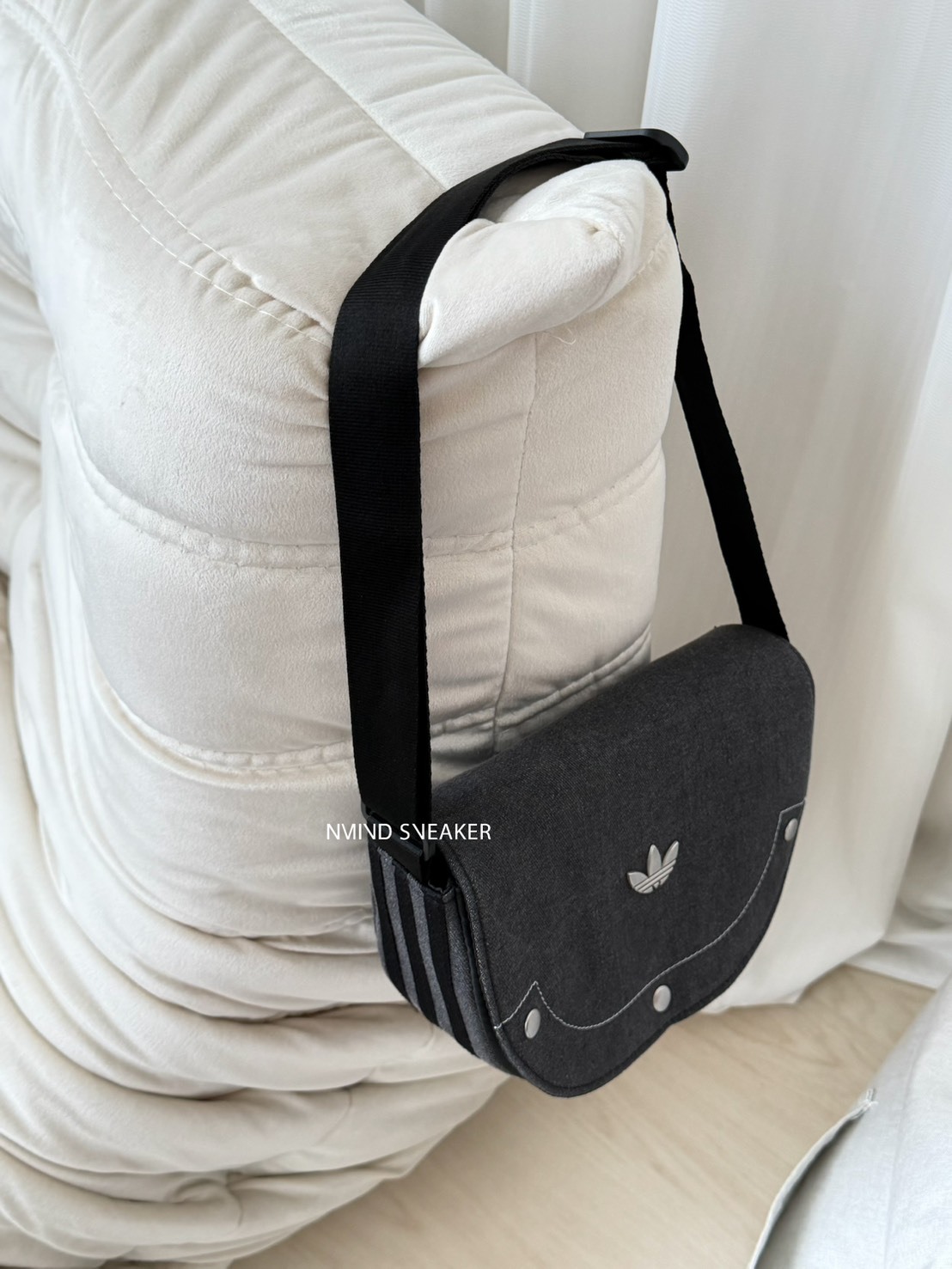 <現貨100顆> Adidas 銀標 水洗牛仔馬鞍包