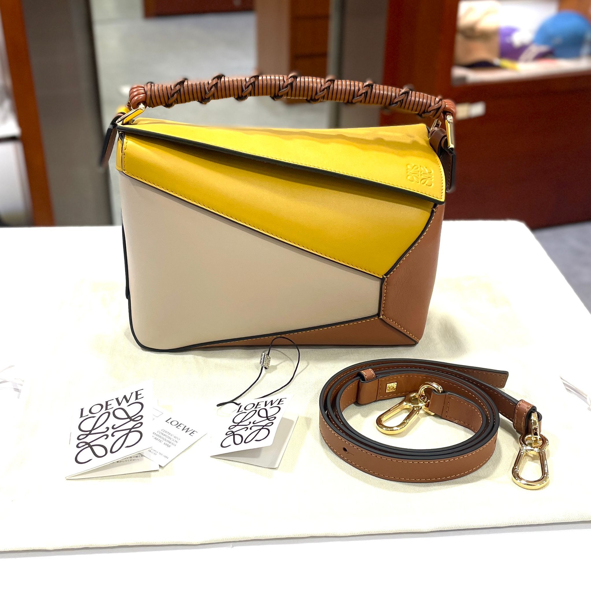 本月特價!!! 全新LOEWE PUZZLE 小號 黃/米/棕,牛皮,藤蔓編織手柄 #羅意威手袋 #BRAND NEW #香榭站正品