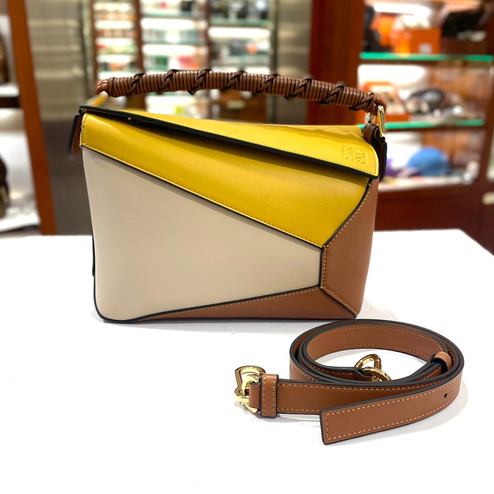 本月特價!!! 全新LOEWE PUZZLE 小號 黃/米/棕,牛皮,藤蔓編織手柄 #羅意威手袋 #BRAND NEW #香榭站正品