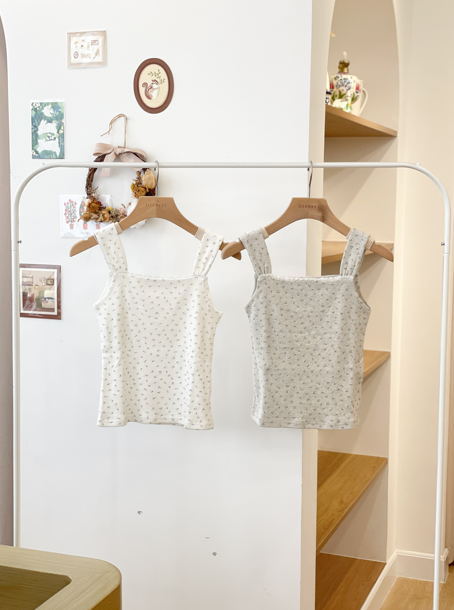 T1498 Molly Flowers Tank Top