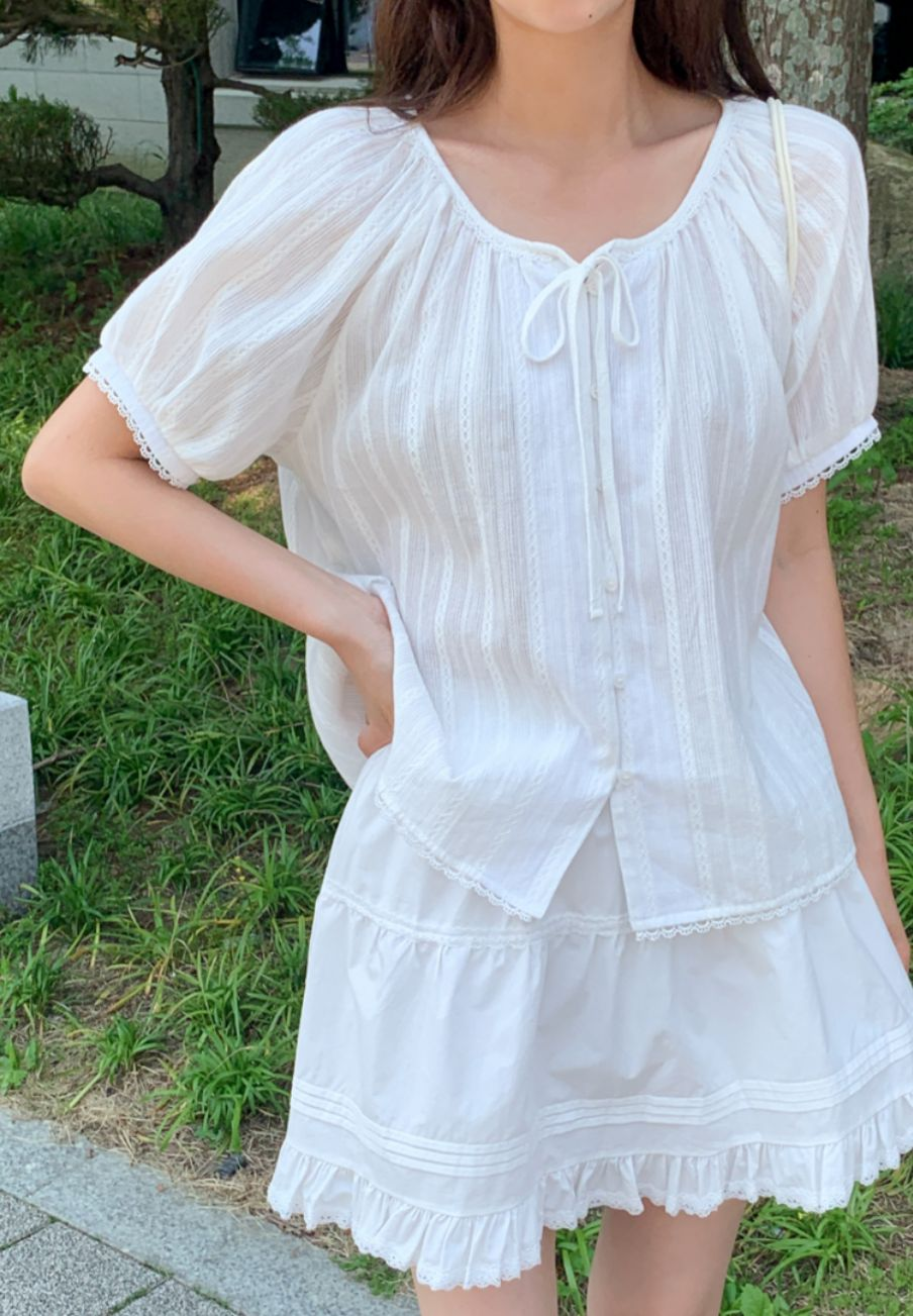 蕾絲邊上衣(白色)