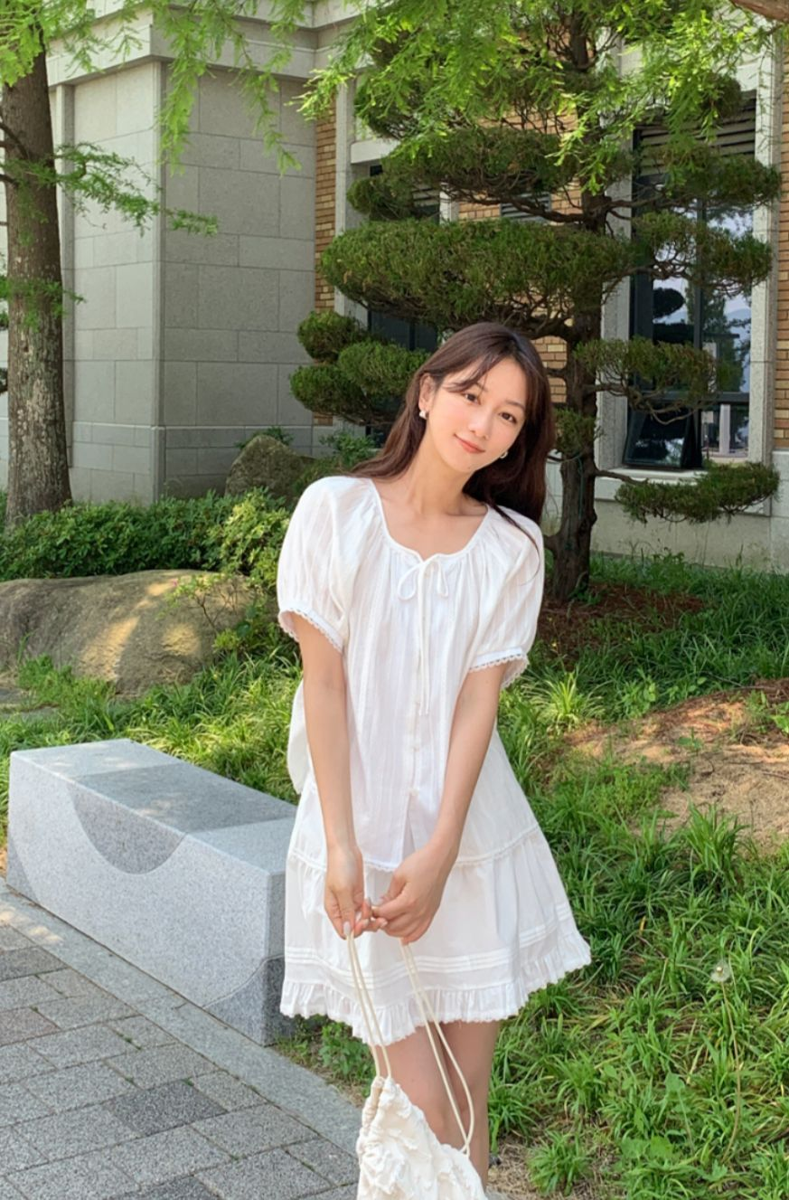 蕾絲邊上衣(白色)