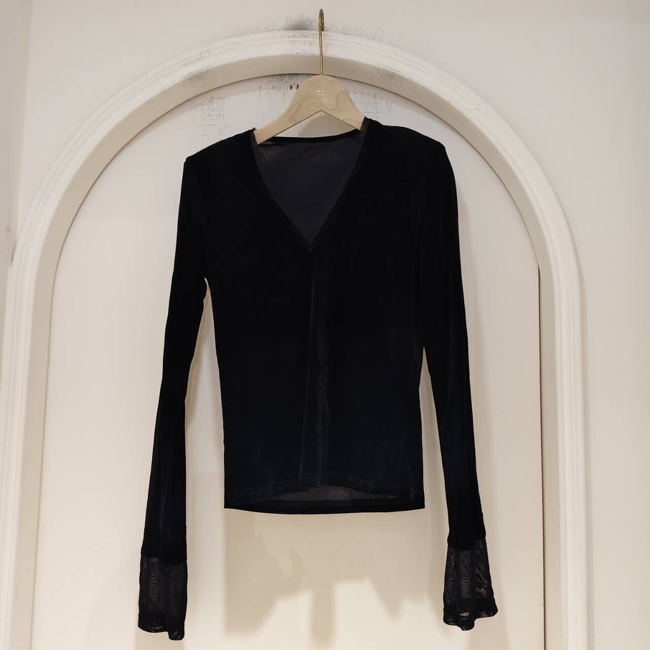 Nellie&Co. 超彈細絨V領網紗上衣