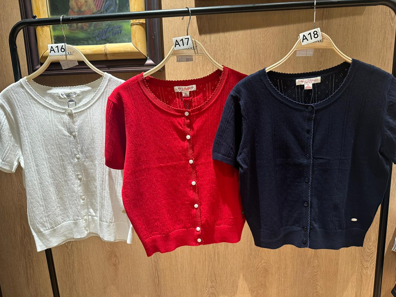 XI016 WHO A U 淨色開胸位袖上衣