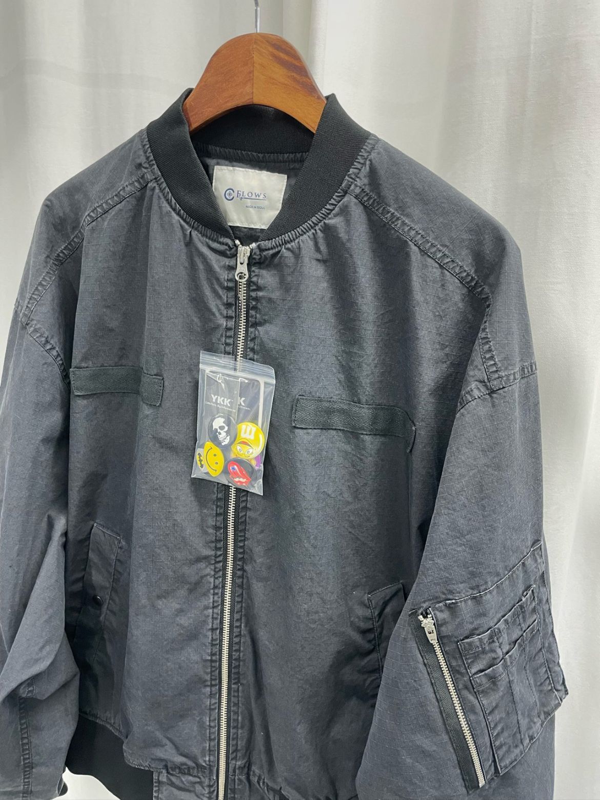 襟章拉鍊外套 FLOWS-006JK