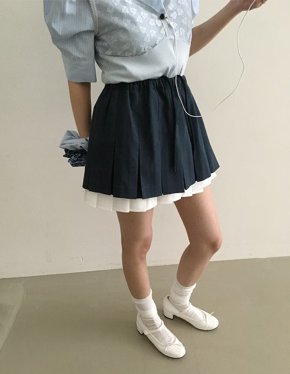 寬折白裡短褲裙