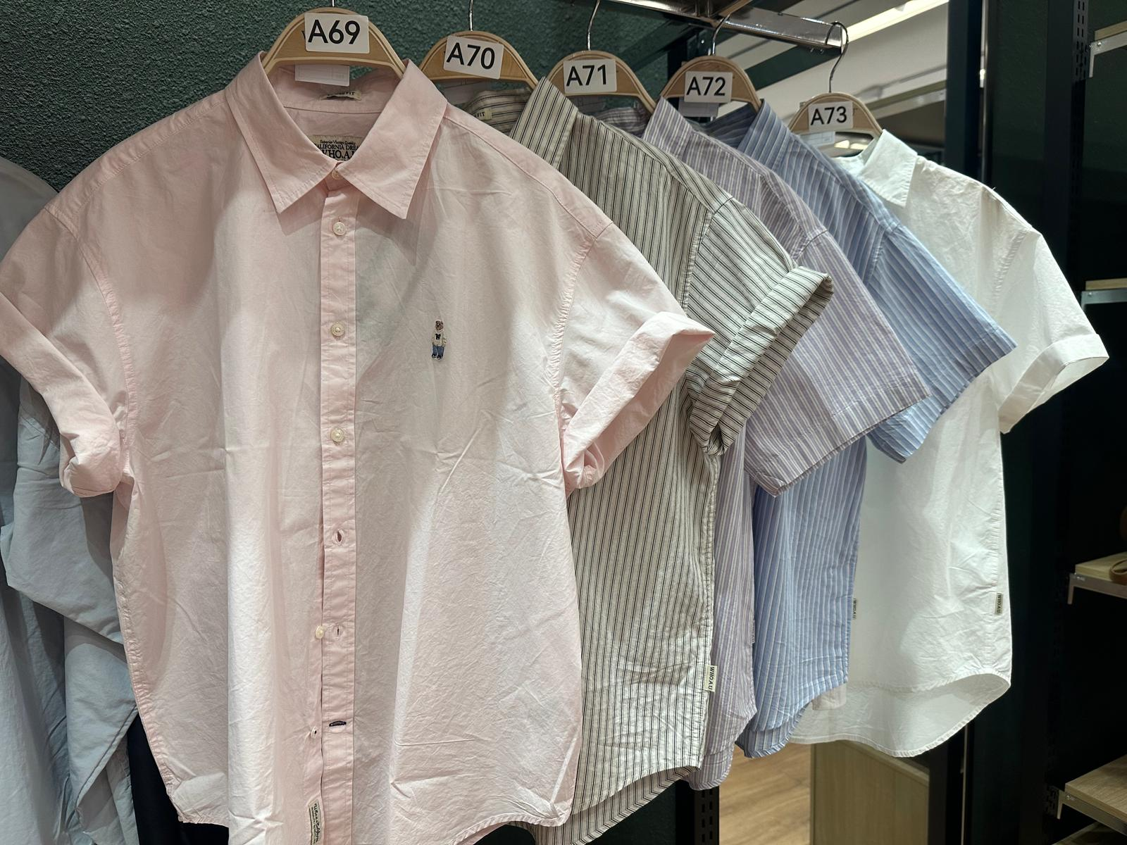 XI069 WHO A U 淨色小LOGO短袖襯衣