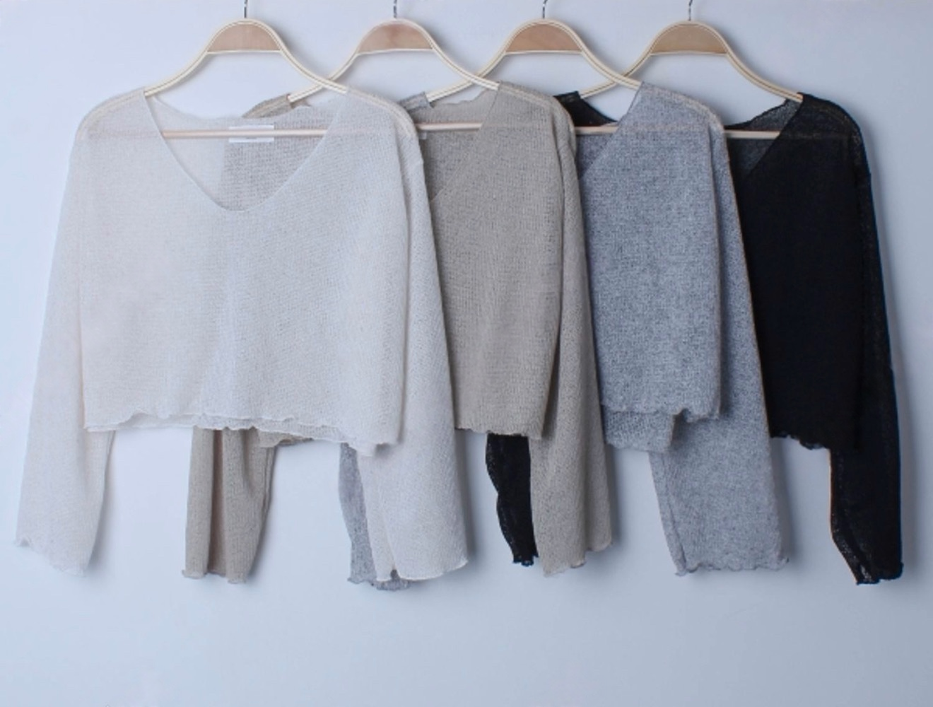 （3月韓國連線）K0463｜慵懶系‧₊˚ ☁️⋅♡🪐༘⋆ V領微捲邊薄薄針織長袖外搭