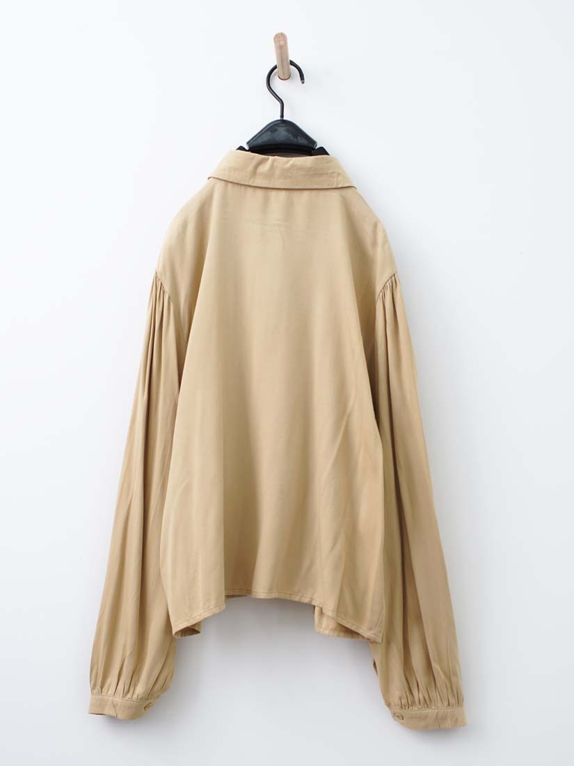 素色交叉領片層次上衣