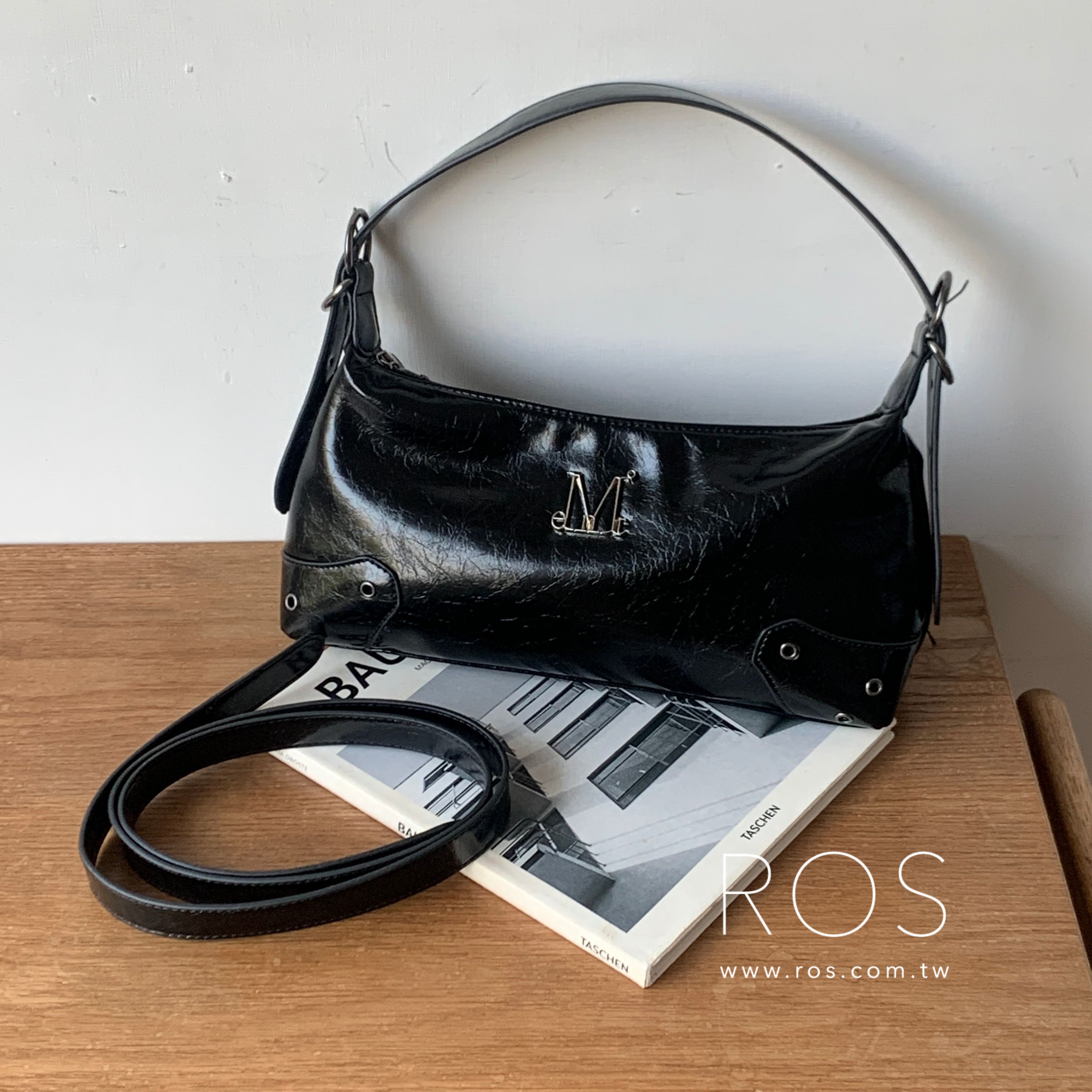 🇰🇷韓國 MUCENT 金屬Logo 單肩包 黑