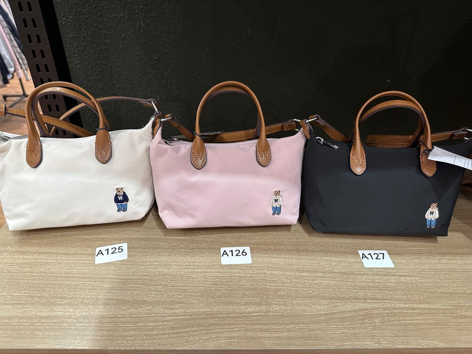 XI125 WHO A U 淨色小熊手挽袋 25X13CM