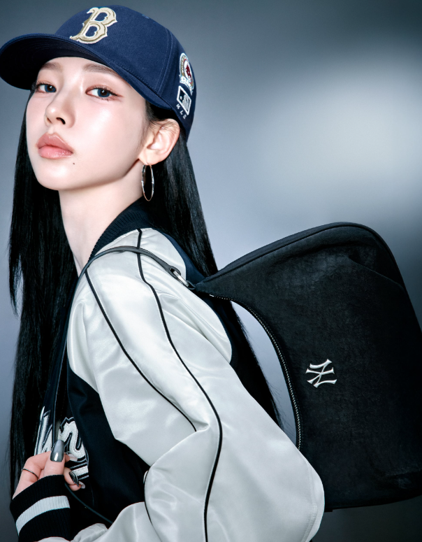 【入LIVECODE一件減至$498😱🔥！】【MLB】[Karina's Pick] Basic Vintage Nylon Hobo Bag New York Yankees