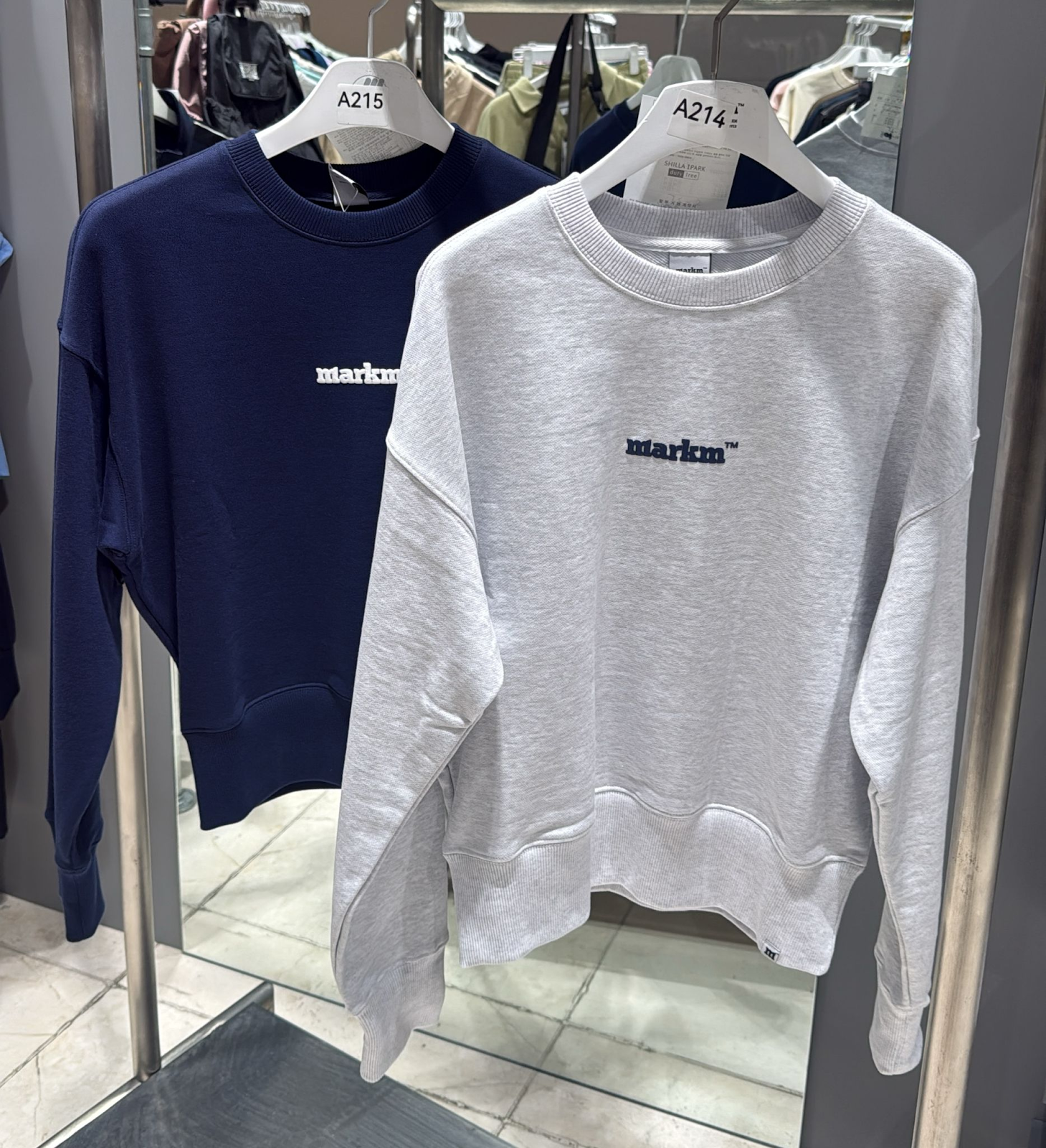 XI214 MarkM 淨色長袖文字衛衣