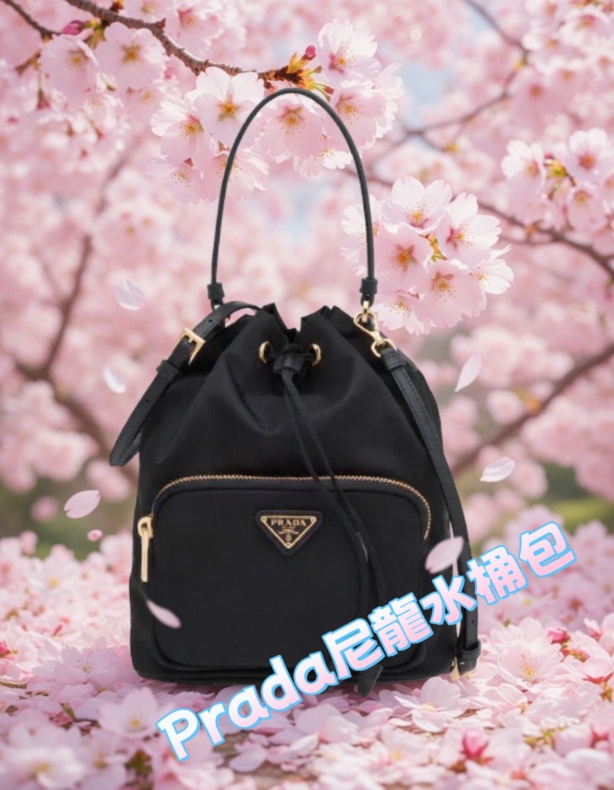 Prada尼龍水桶包